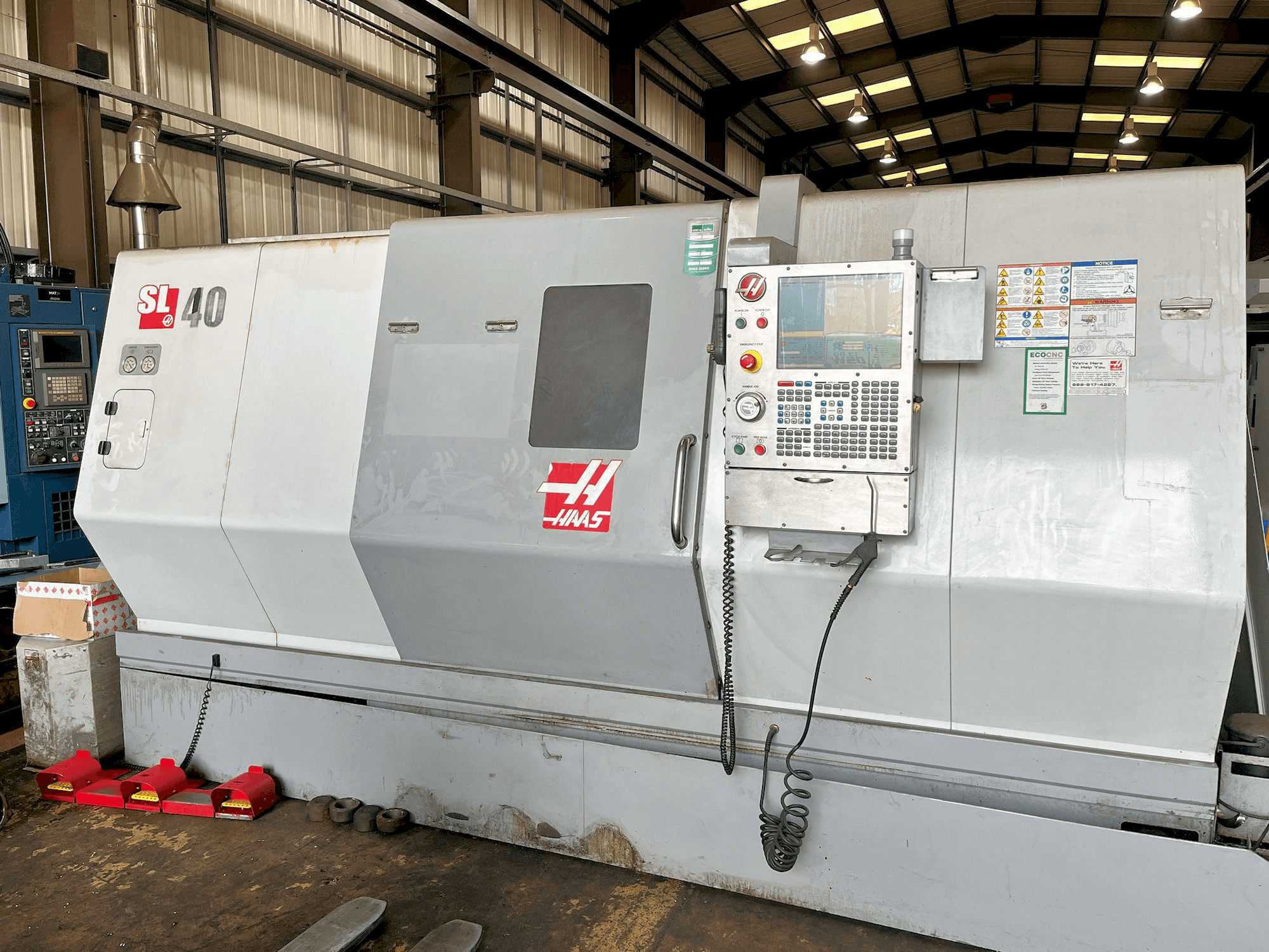 Prikaz stroja HAAS SL-40 sprijeda