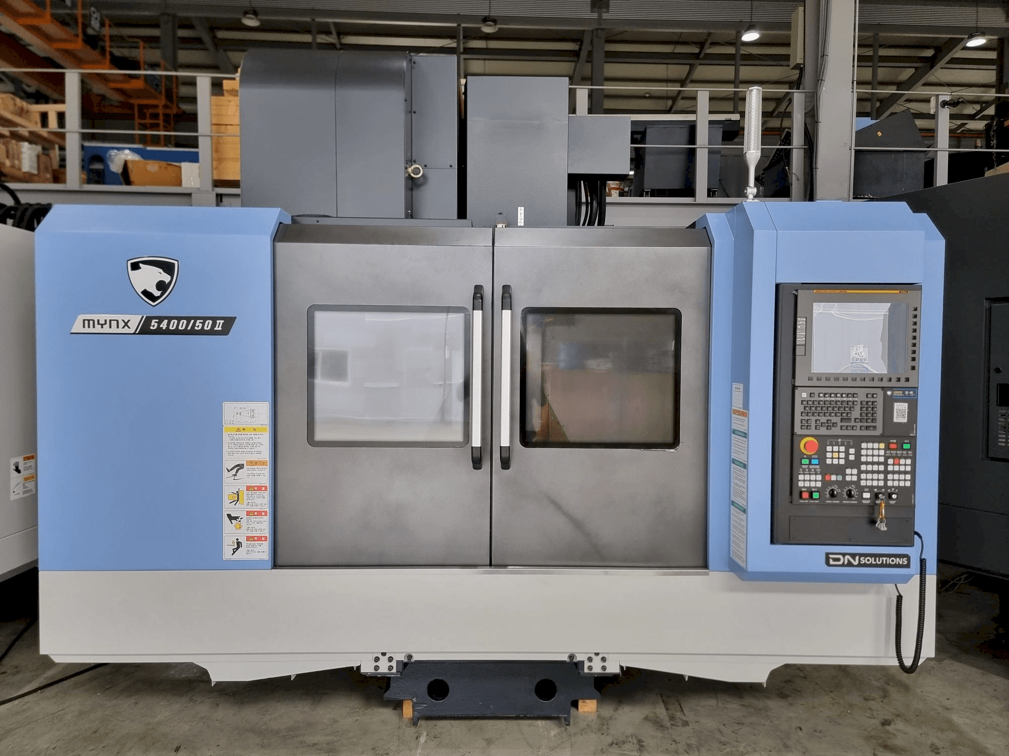 Prikaz stroja DOOSAN MYNX 5400/50 sprijeda