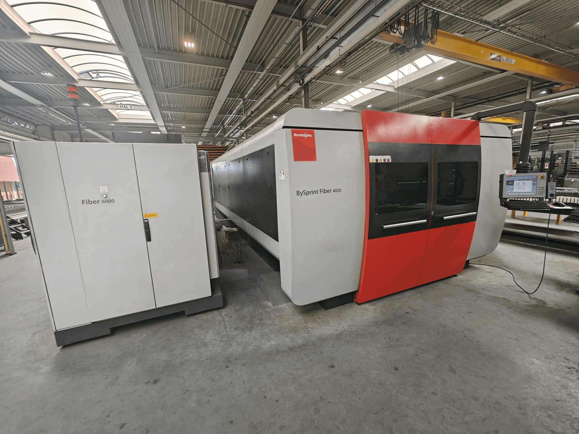 Prikaz stroja Bystronic BySprint Fiber 4020 + ByTrans Extended 4020 sprijeda