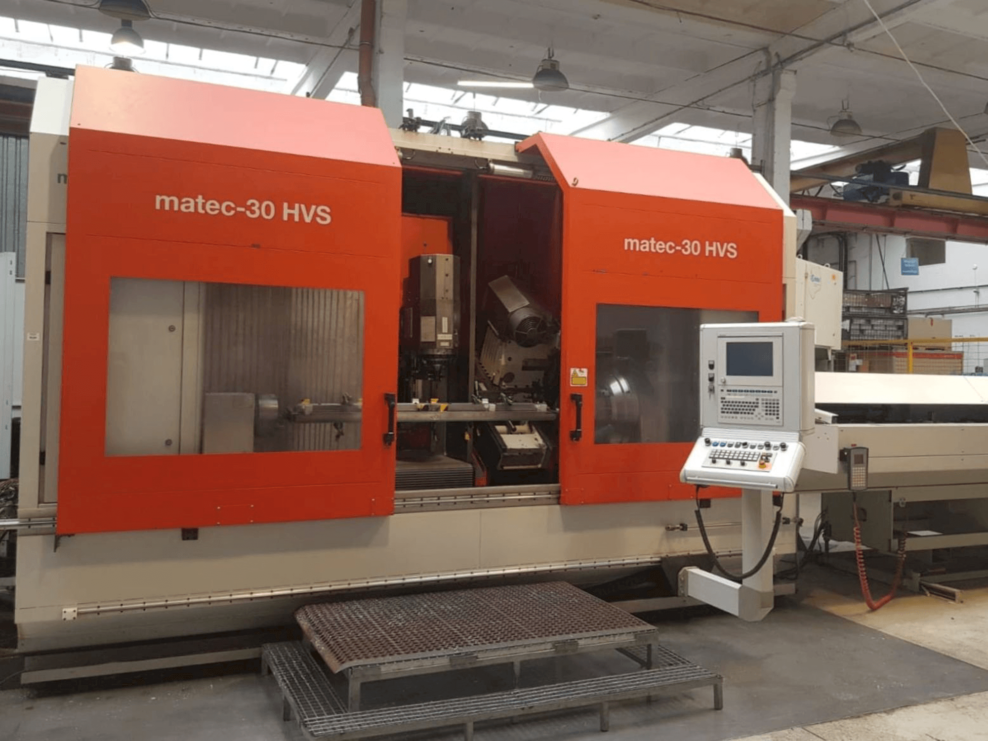 Prikaz stroja Matec 30 HVS sprijeda