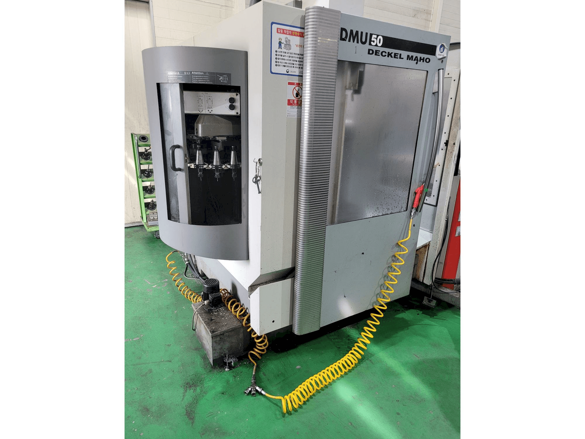 Prikaz stroja DECKEL MAHO DMU 50 sprijeda