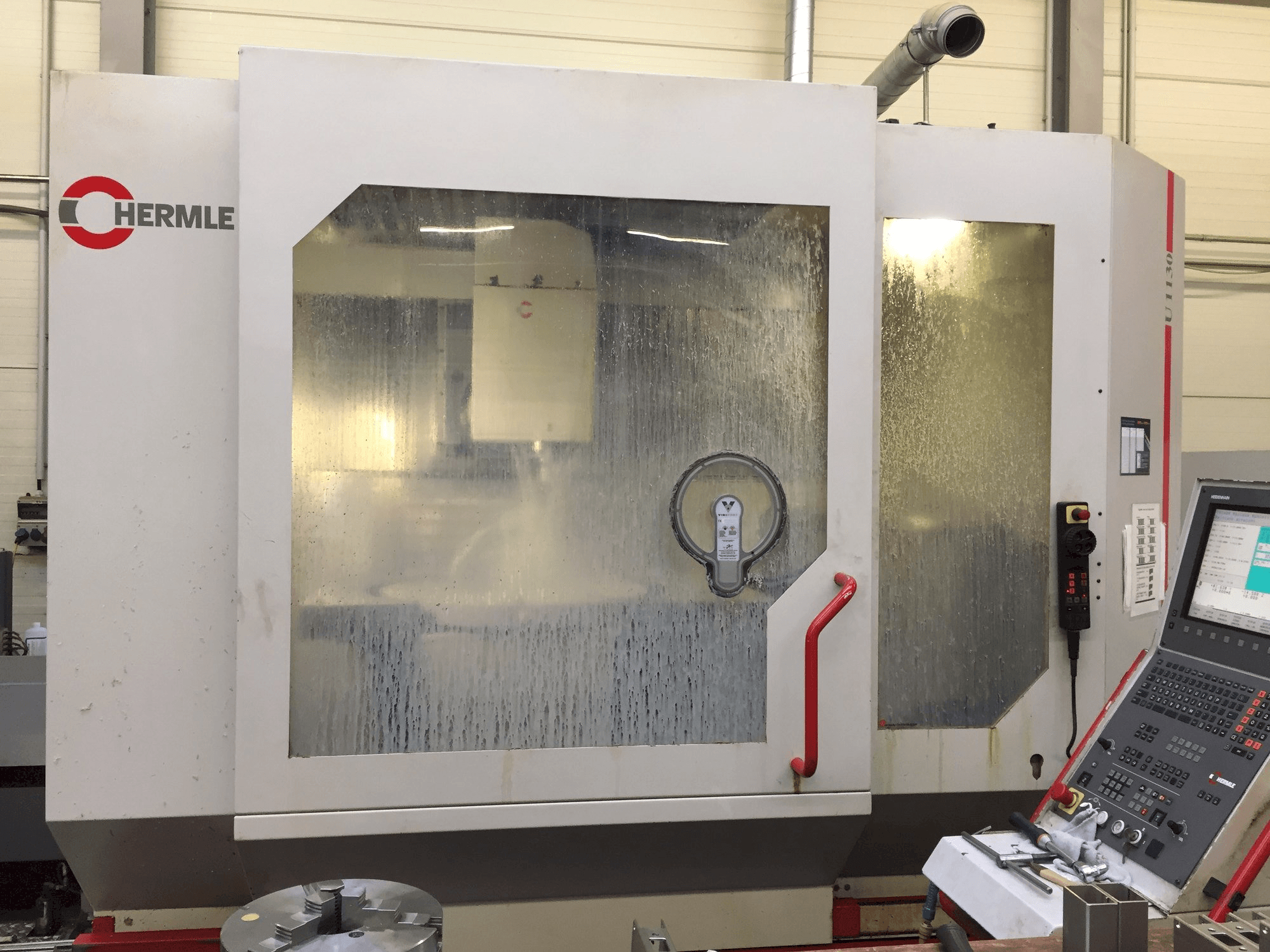 Prikaz stroja HERMLE U1130 sprijeda