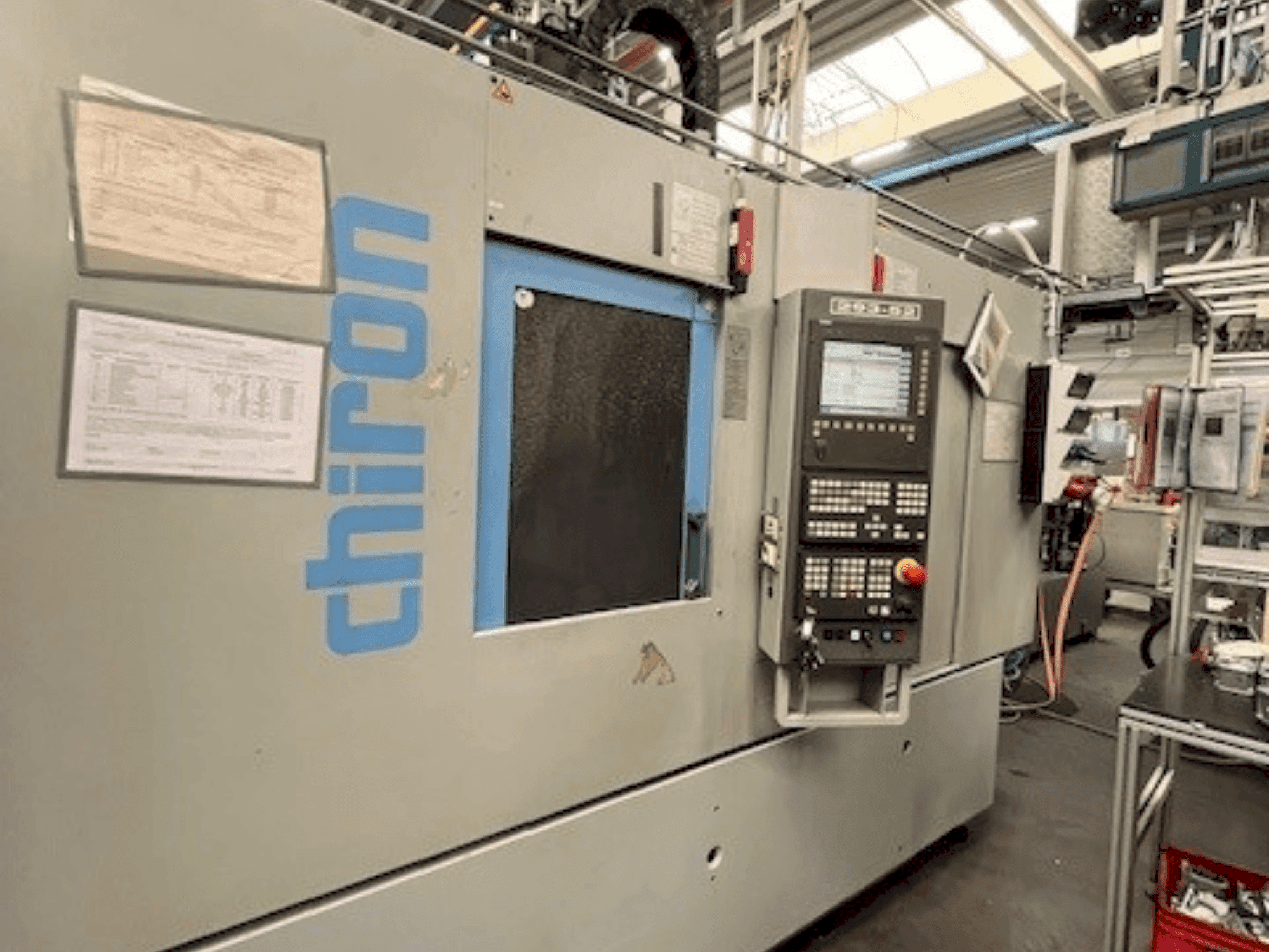 Prikaz stroja CHIRON DZ15KWM HS sprijeda