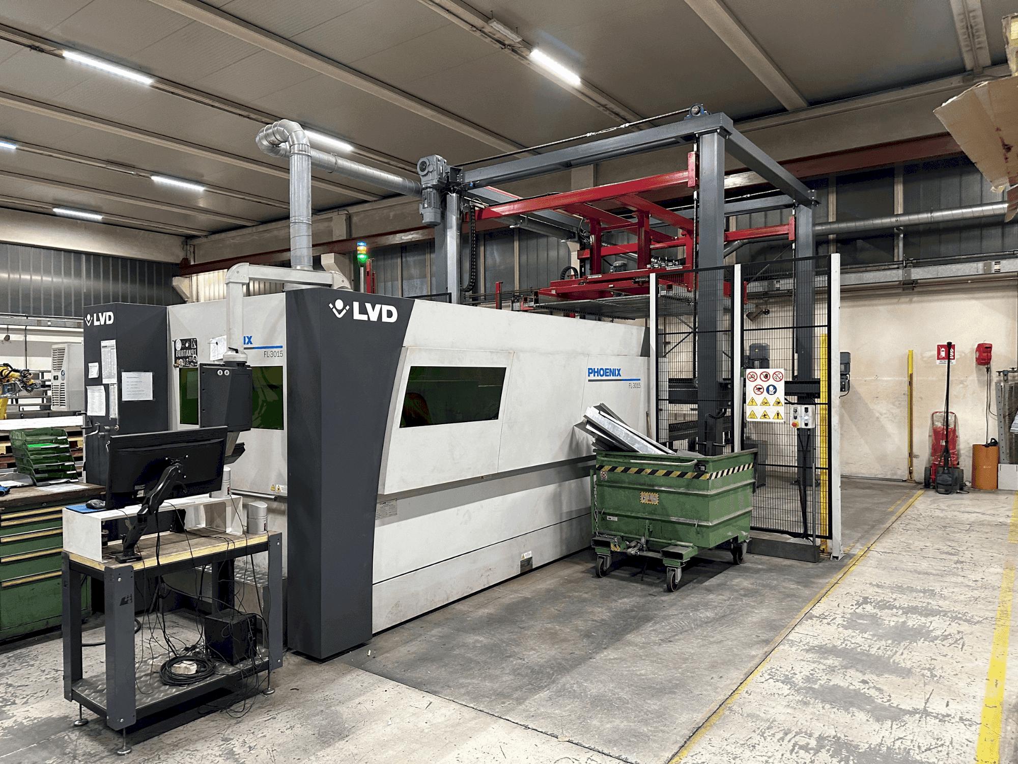 Prikaz stroja LVD Phoenix FL 3015 sprijeda