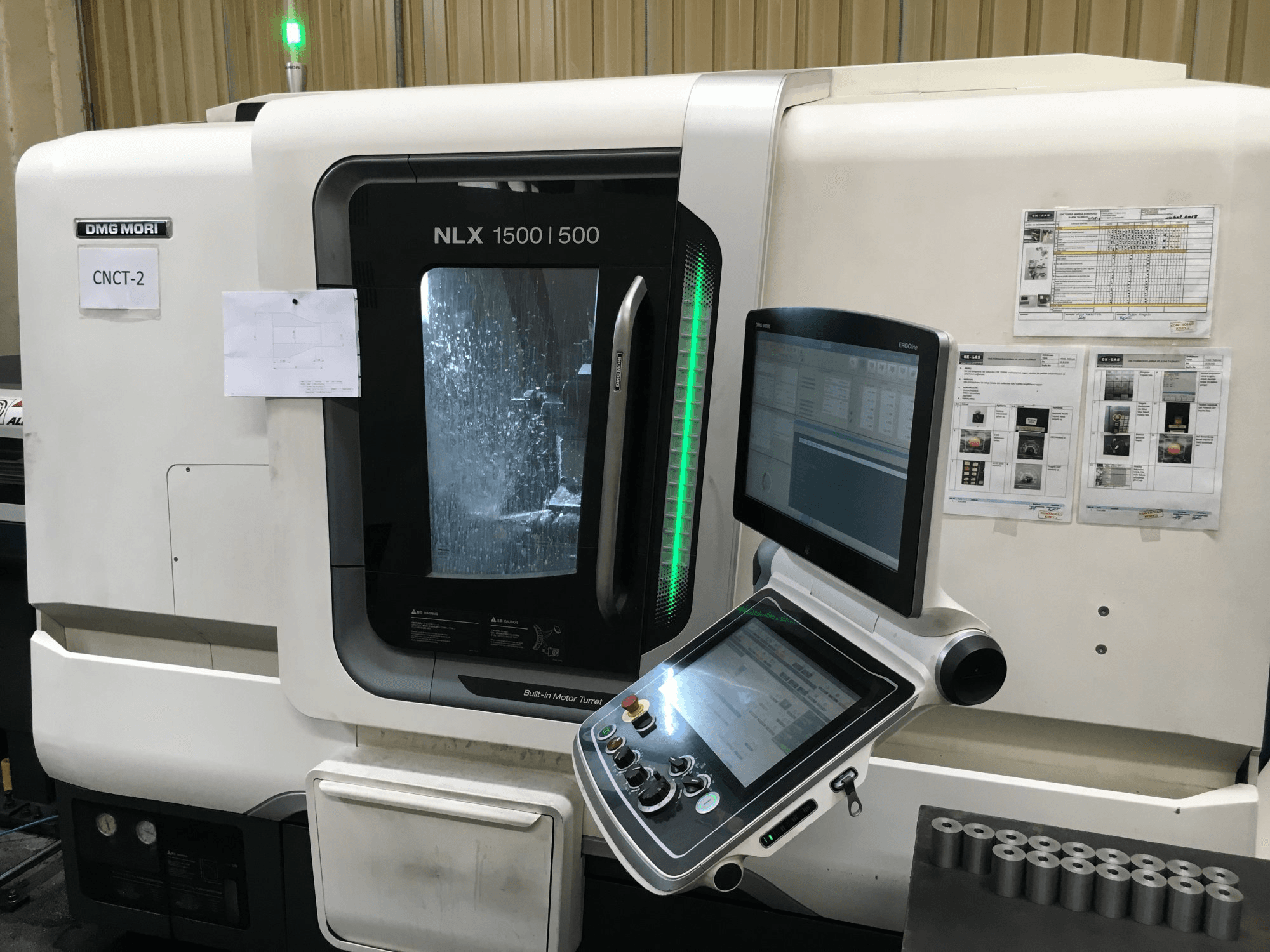 Prikaz stroja DMG MORI NLX 1500 SY/500 sprijeda