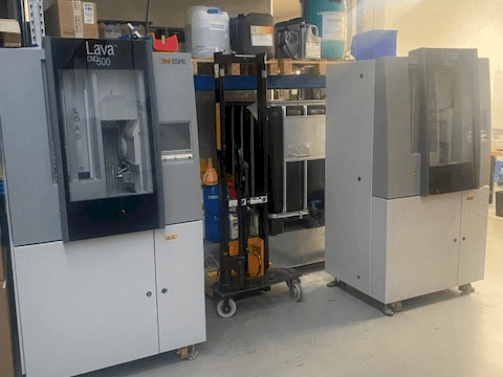 Prikaz stroja ESPE LAVA CNC 500 sprijeda