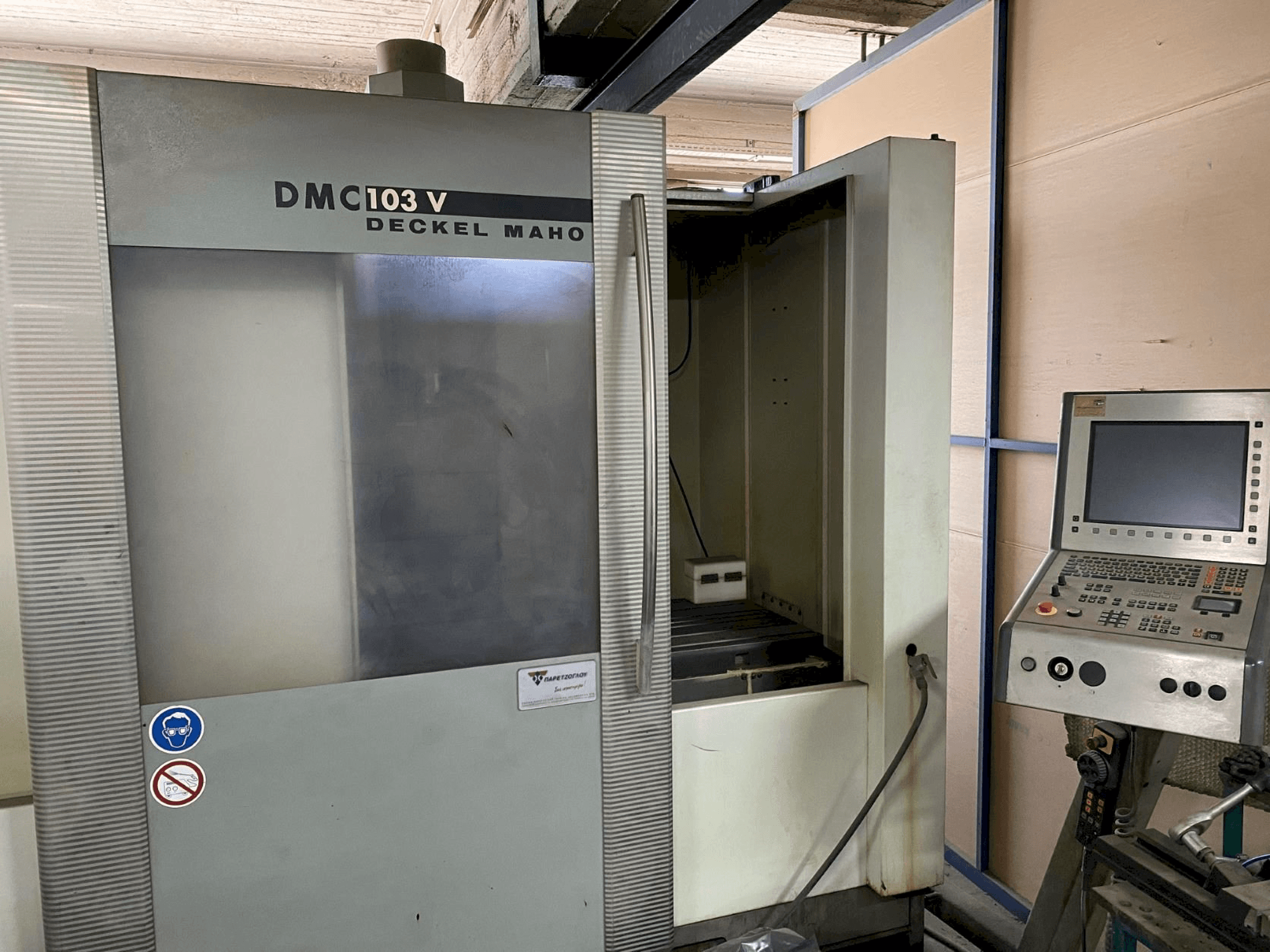 Prikaz stroja DECKEL MAHO DMC 103 V sprijeda