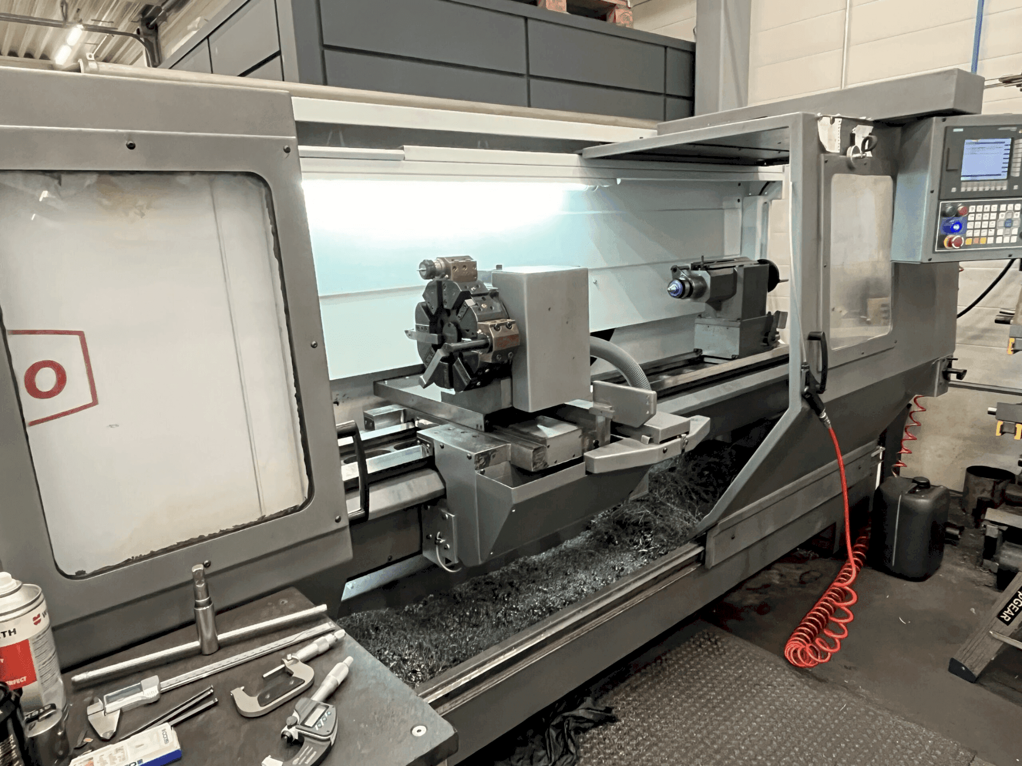 Prikaz stroja Pinacho SE 325/2000 sprijeda