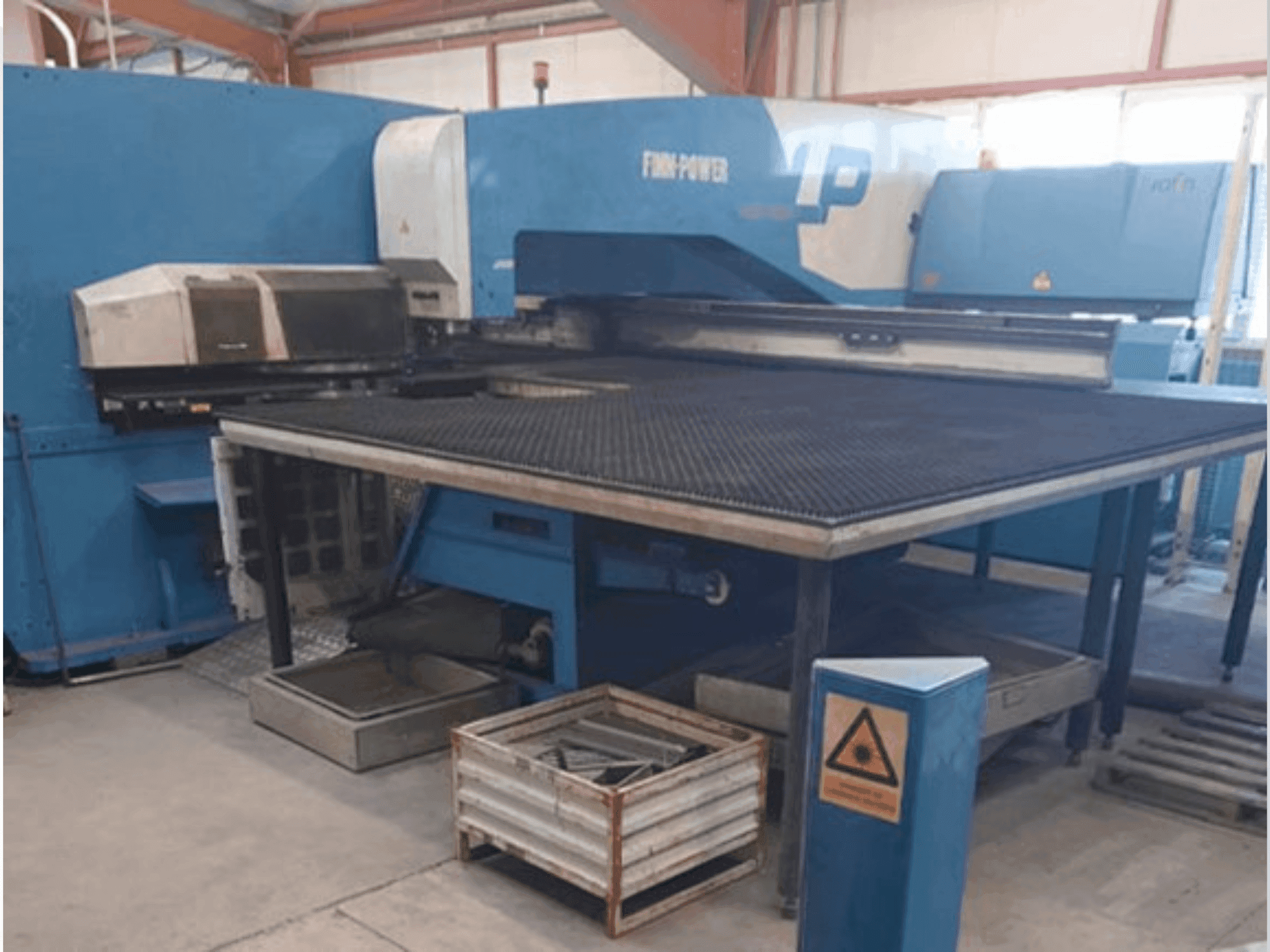 Prikaz stroja Finn-Power LP6 sprijeda