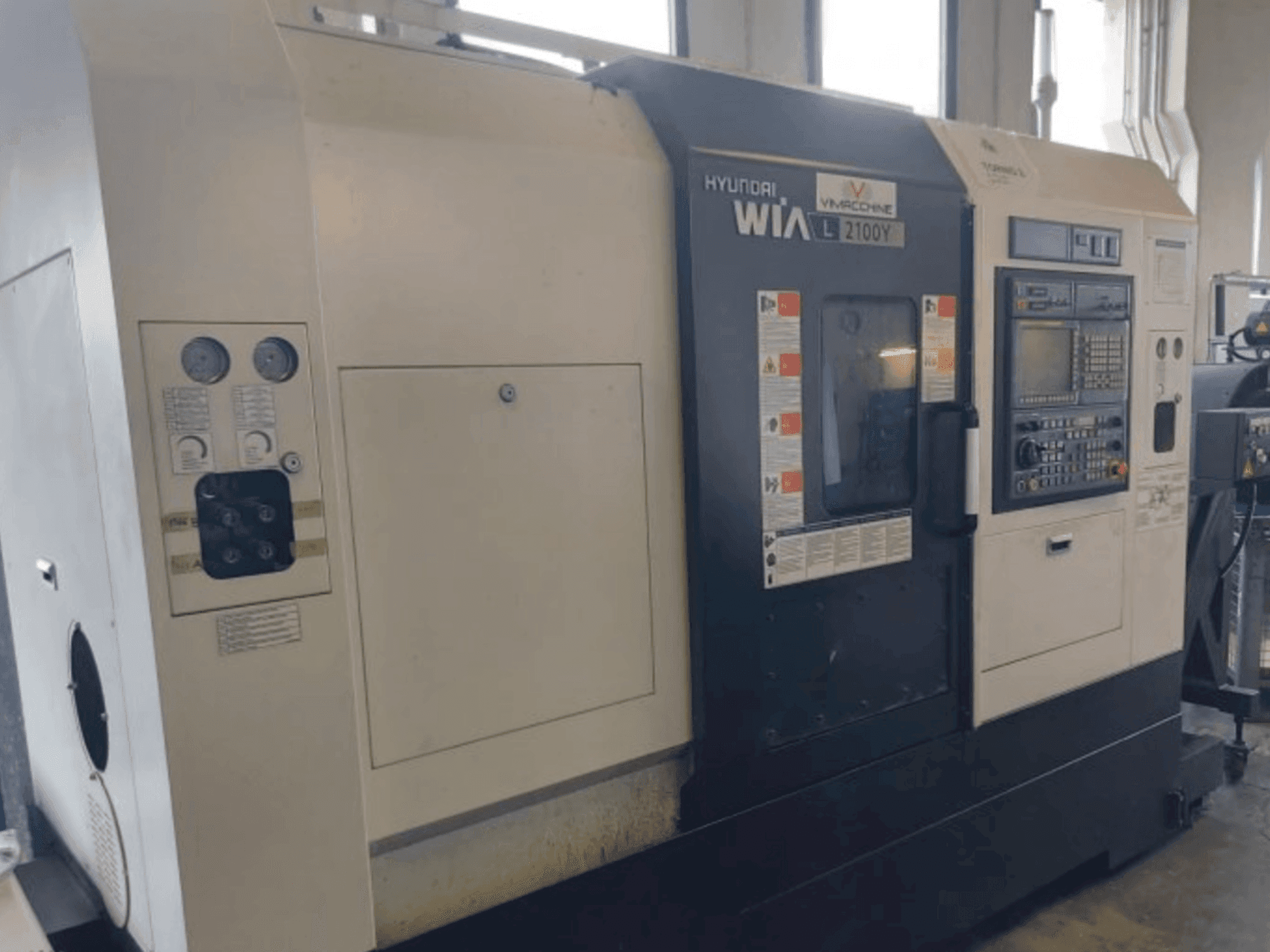 Prikaz stroja Hyundai Wia L2100Y sprijeda