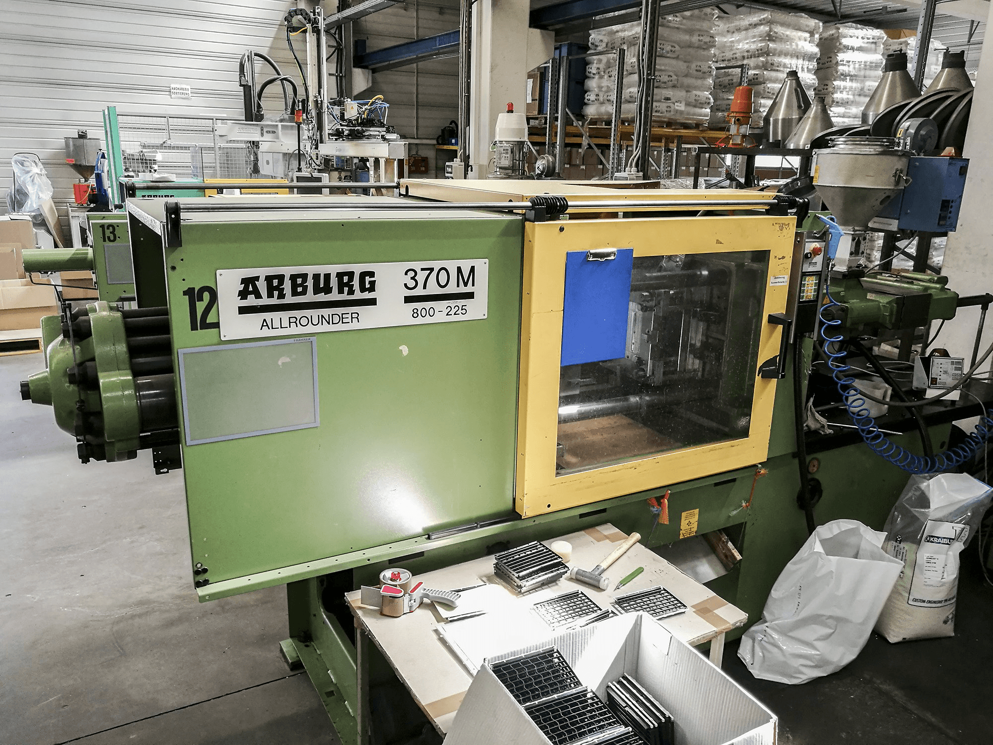 Prikaz stroja Arburg 370M 800-225 sprijeda