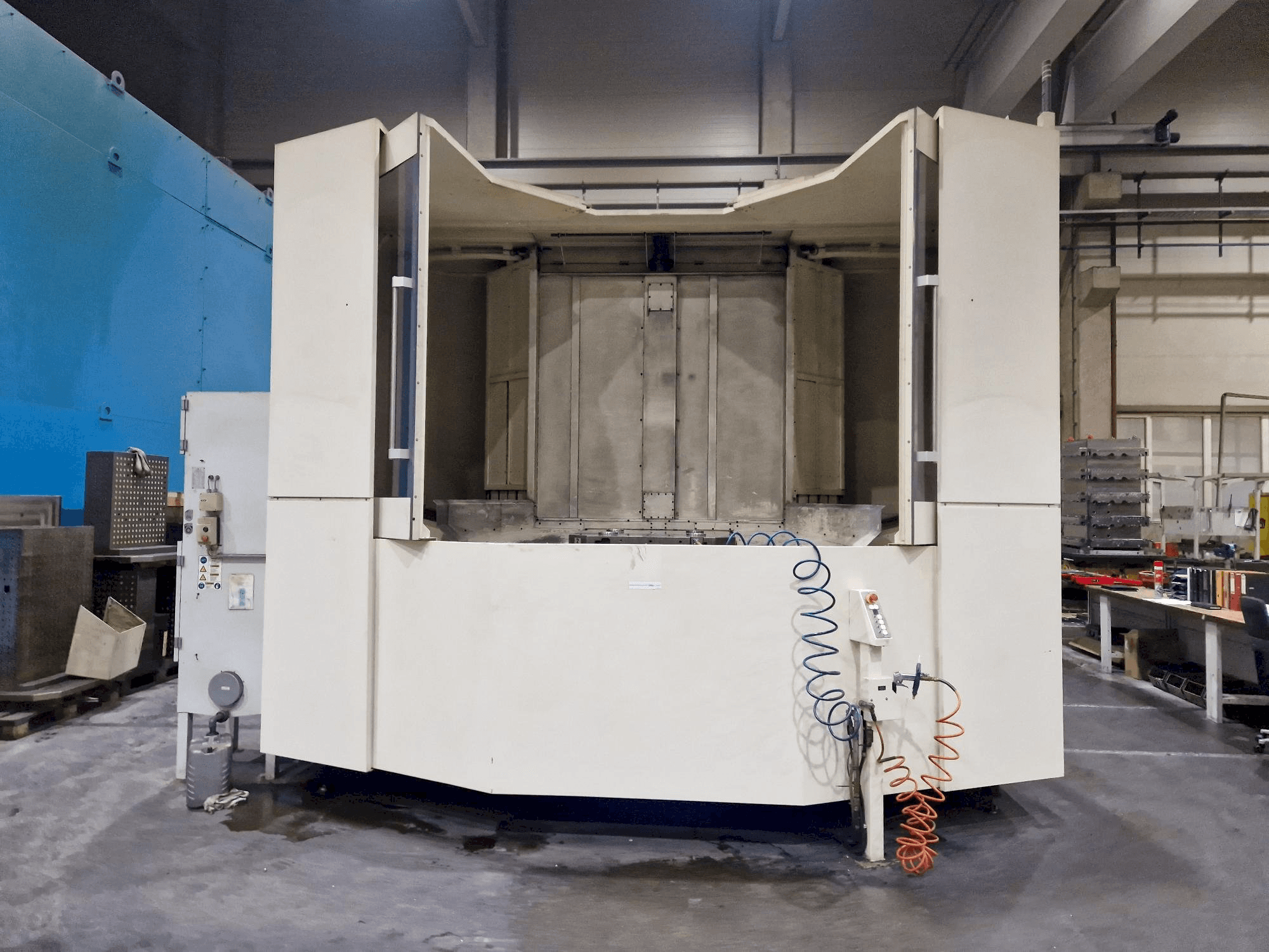 Prikaz stroja Makino a120nx sprijeda