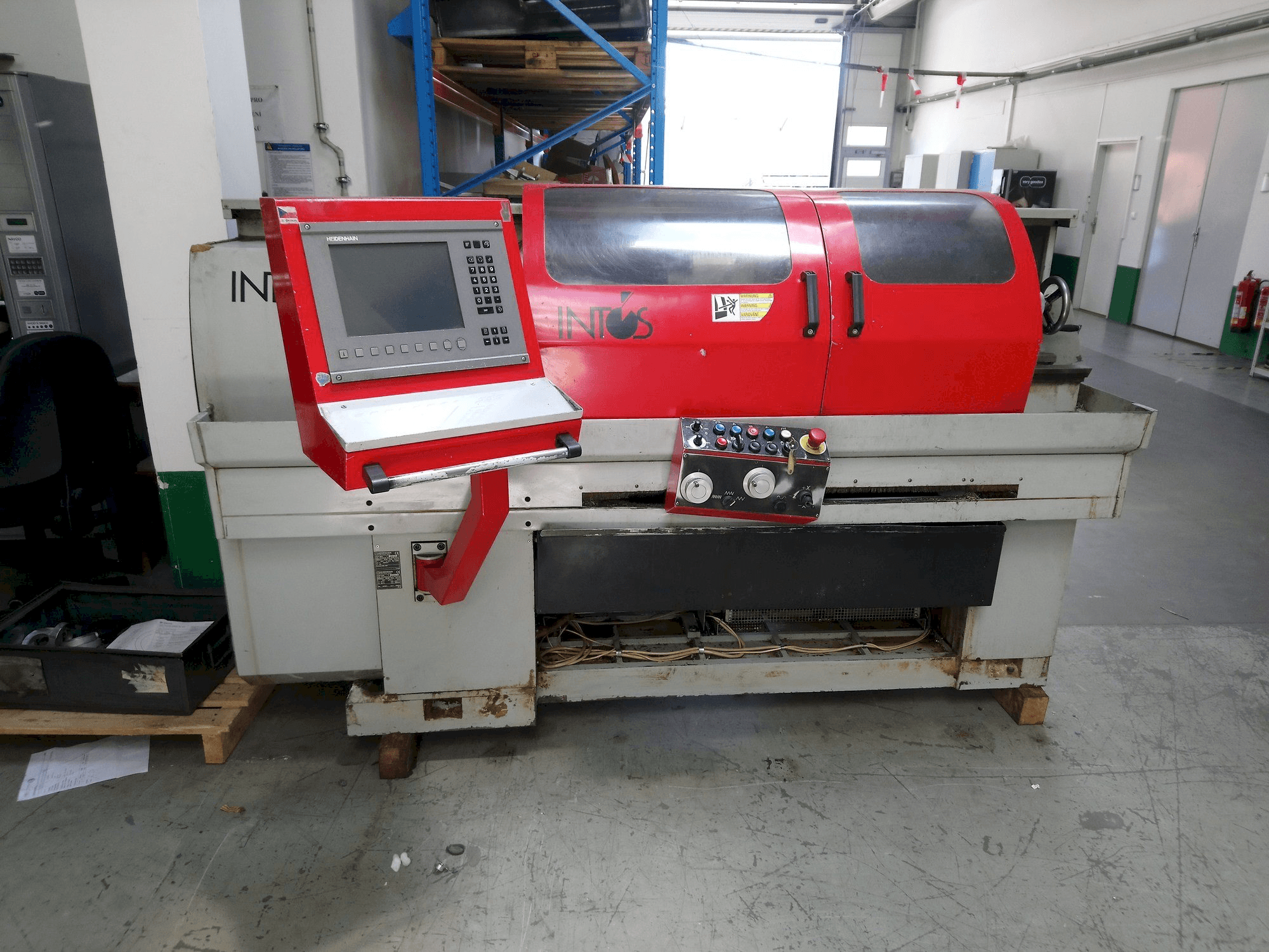 Prikaz stroja INTOS E-160 sprijeda