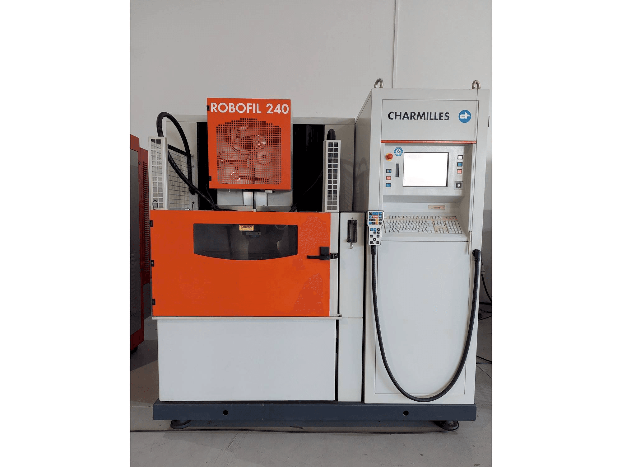 Prikaz stroja CHARMILLES ROBOFIL 240 sprijeda