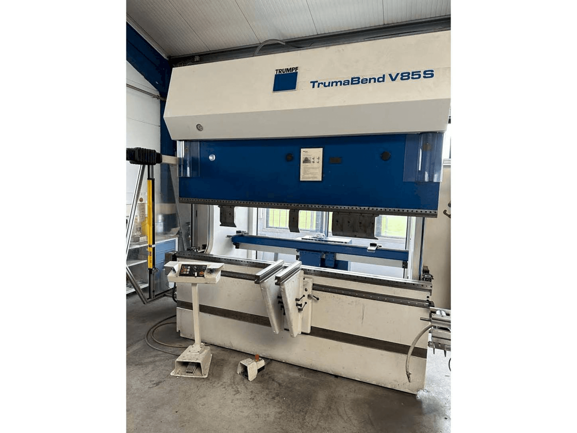 Prikaz stroja Trumpf TrumaBend V85S sprijeda