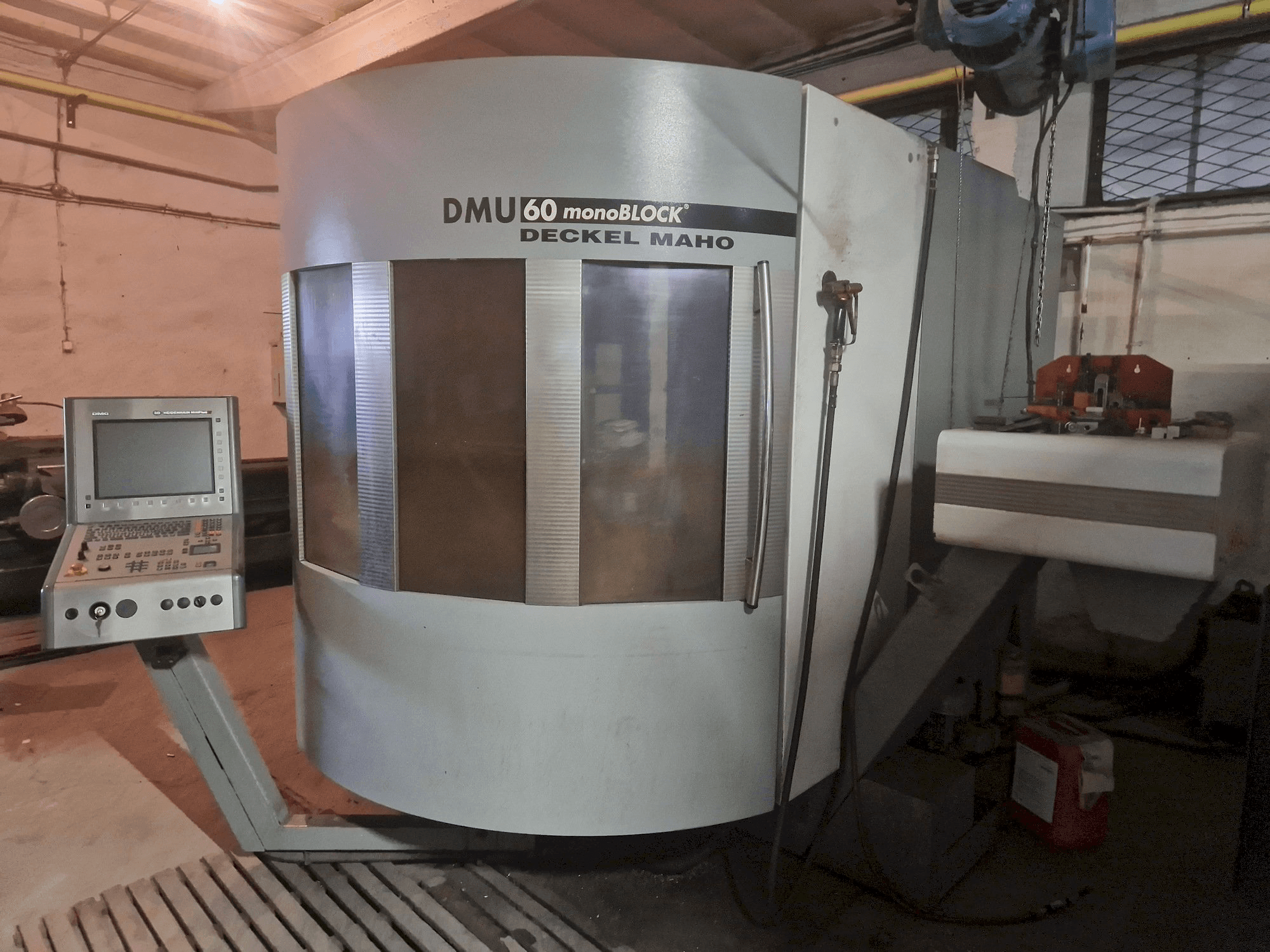 Prikaz stroja DECKEL MAHO DMU 60 monoBLOCK sprijeda