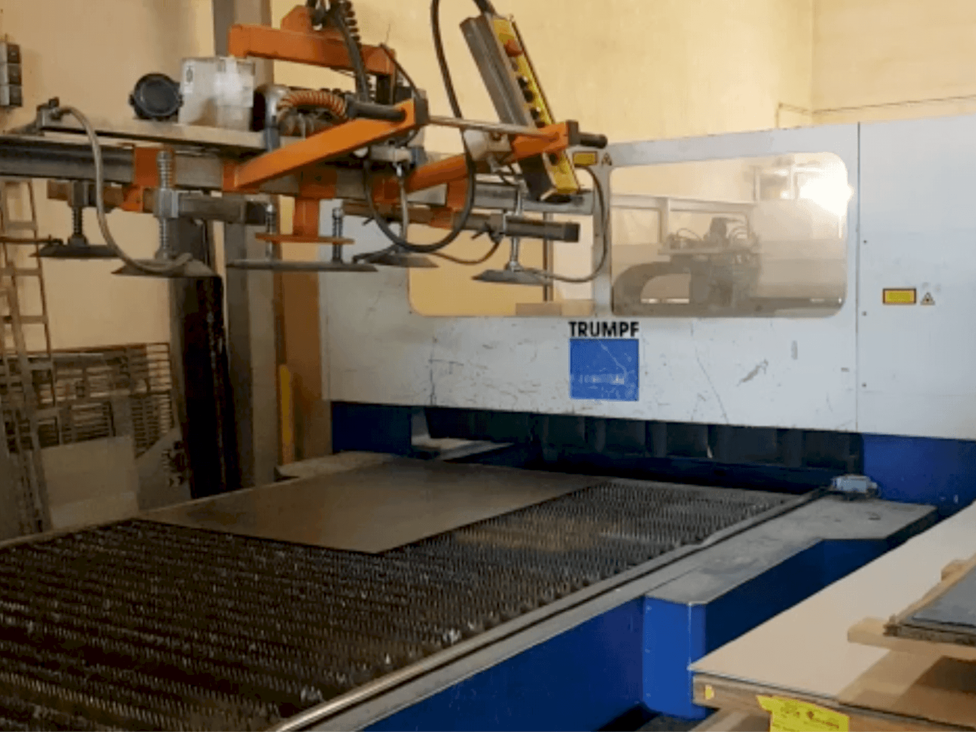 Prikaz stroja Trumpf Trumatic L3030 sprijeda
