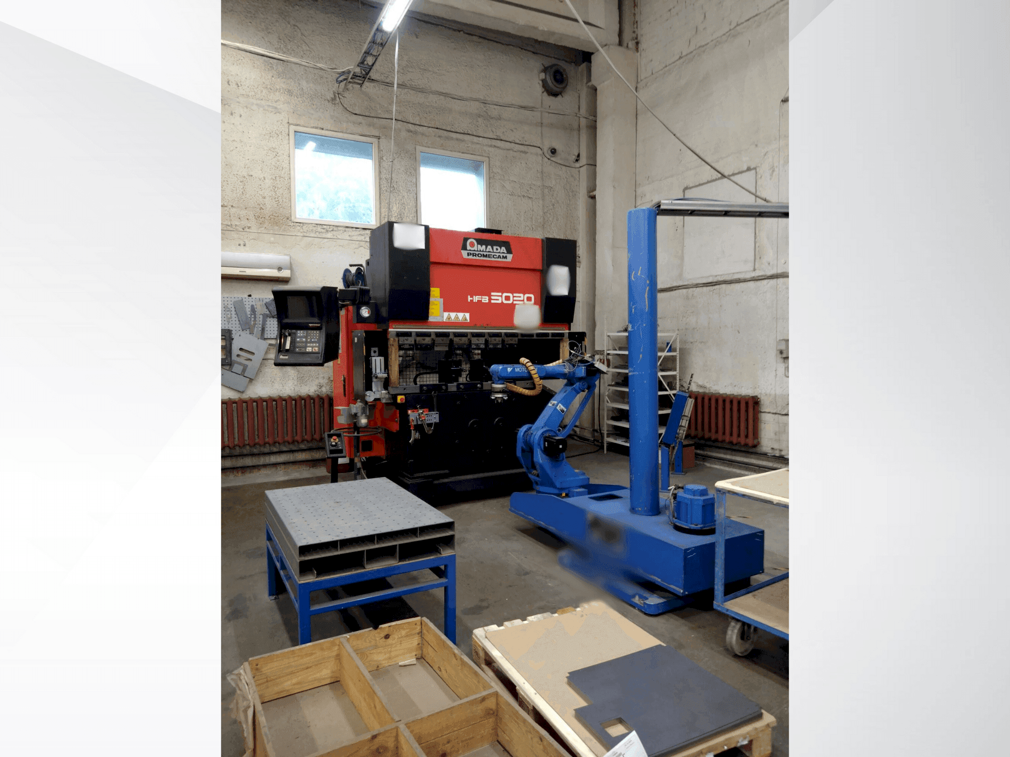 Prikaz stroja AMADA HFBO 50 20 sprijeda