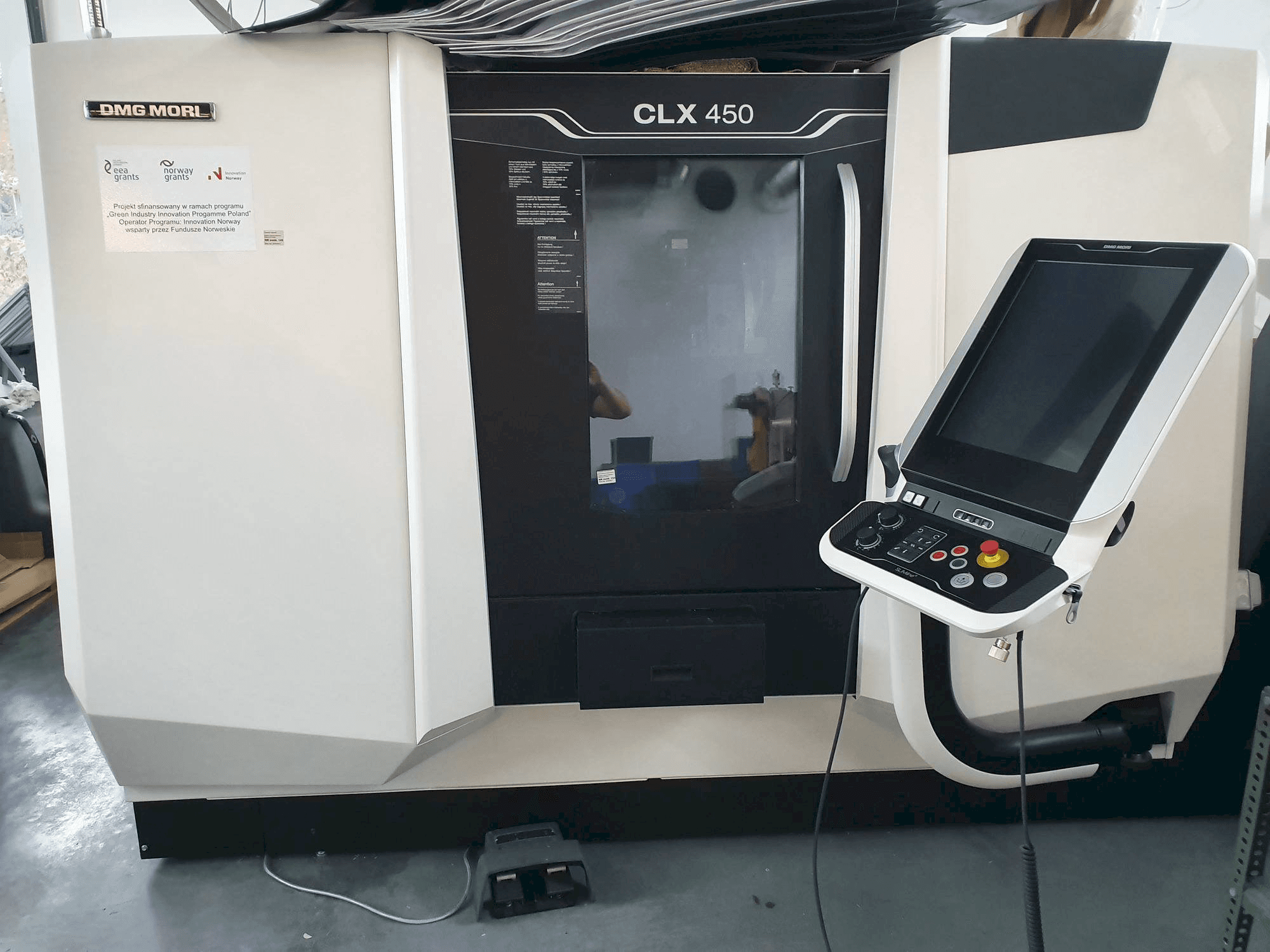 Prikaz stroja DMG MORI CLX450 sprijeda