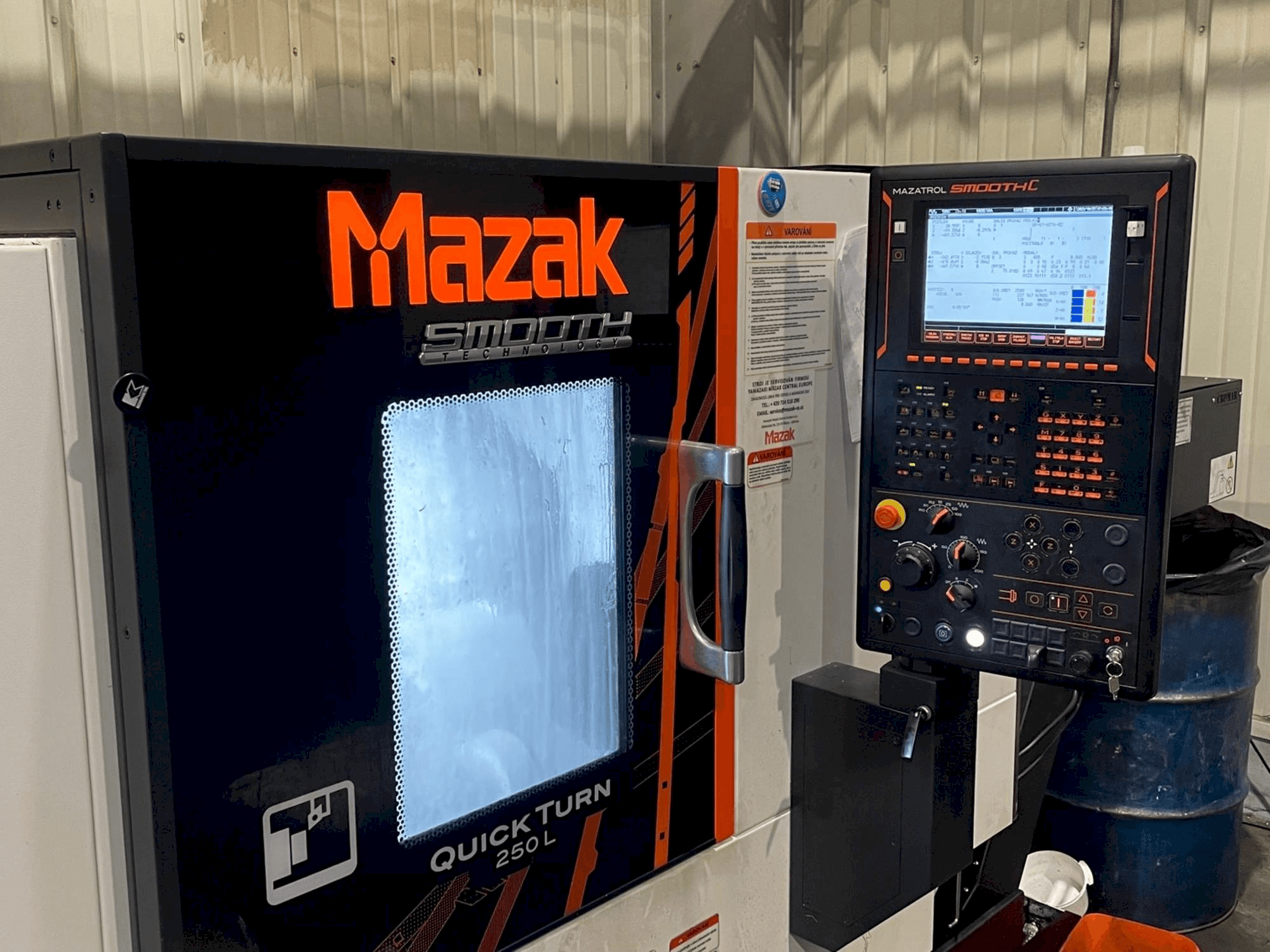 Prikaz stroja Mazak Quick Turn 250 L sprijeda