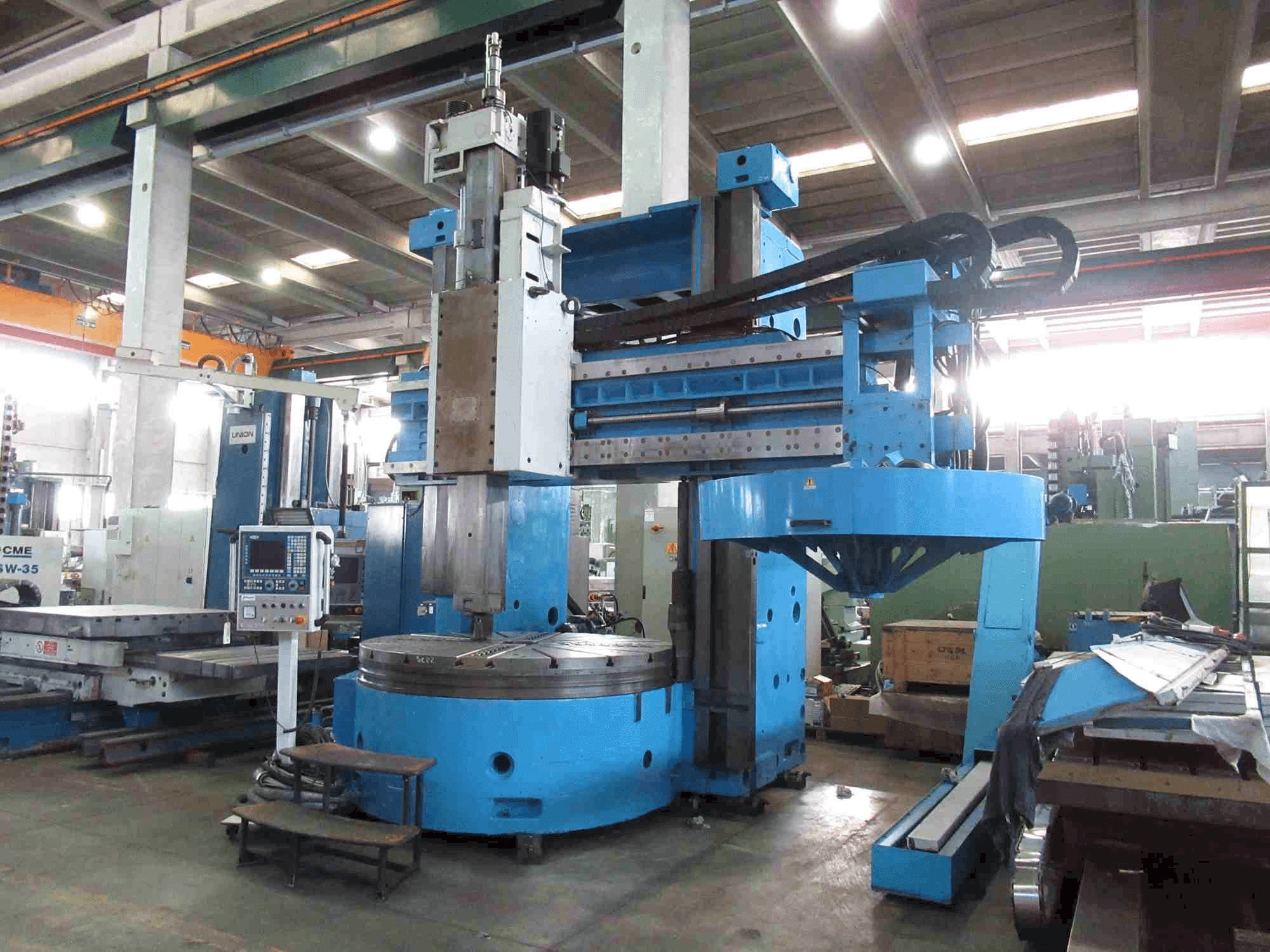 Prikaz stroja Titan SC 22 CNC sprijeda