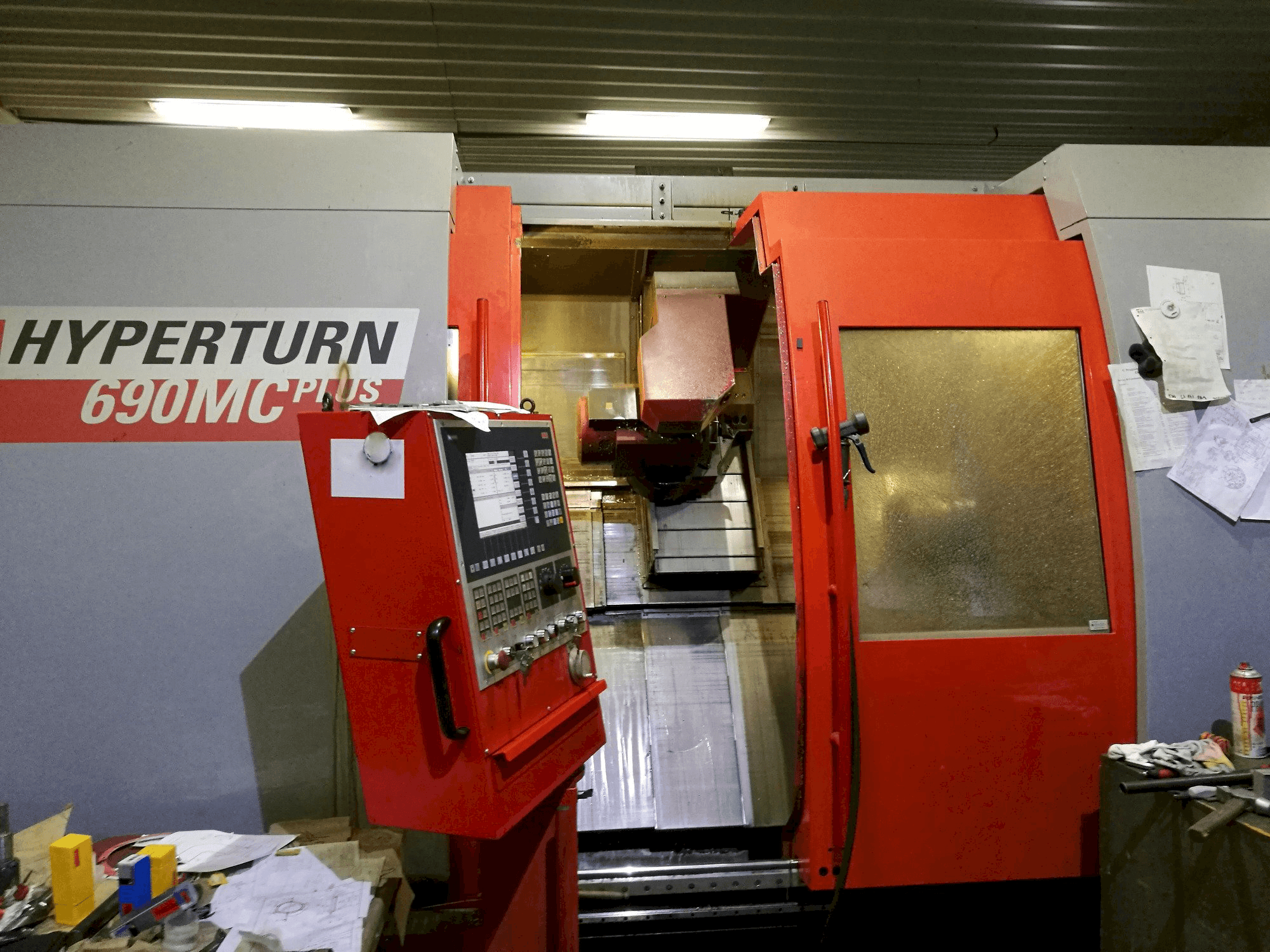 Prikaz stroja EMCO Hyperturn 690MC Plus B sprijeda