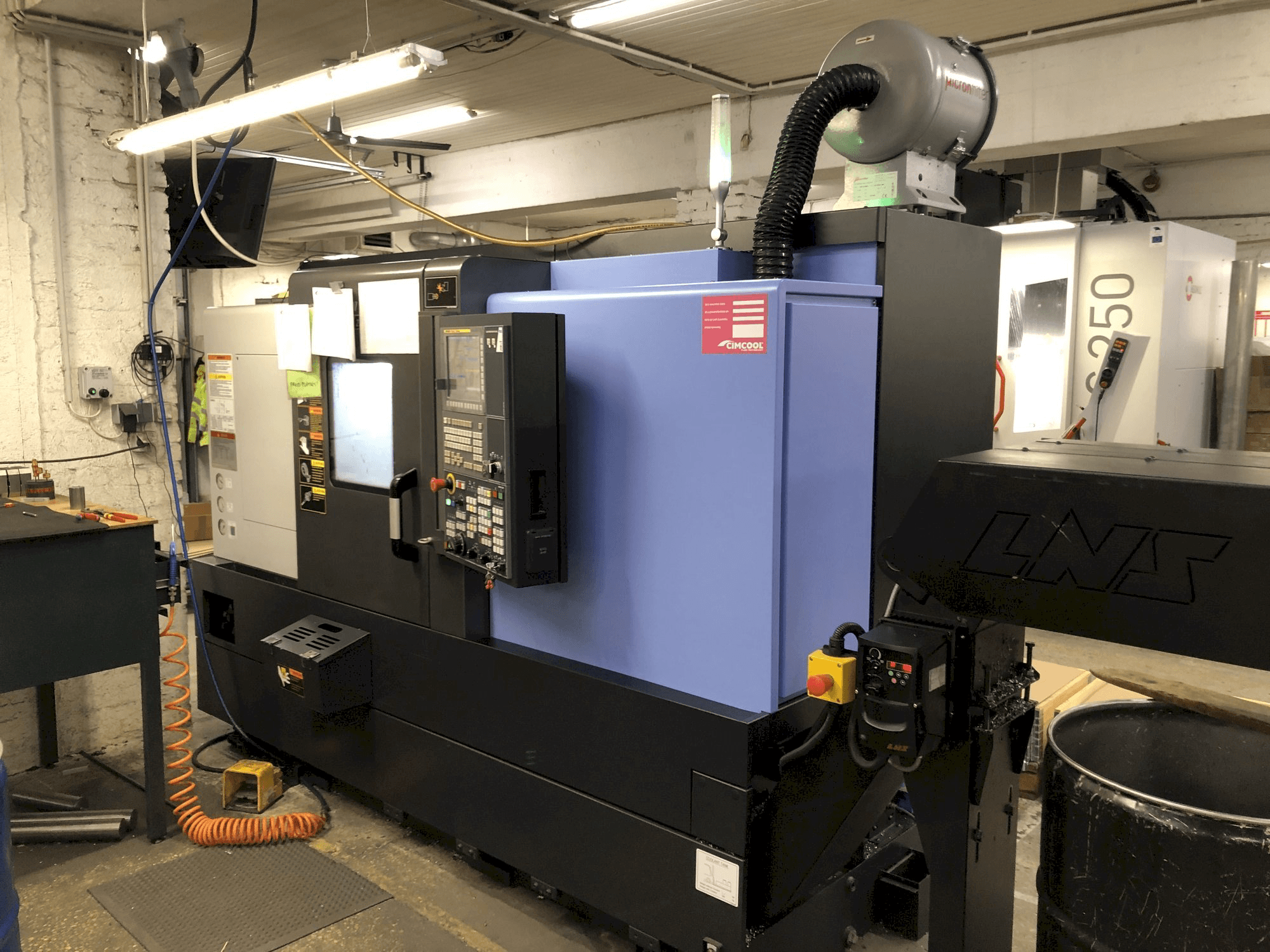 Prikaz stroja Doosan Lynx 220 LYC sprijeda