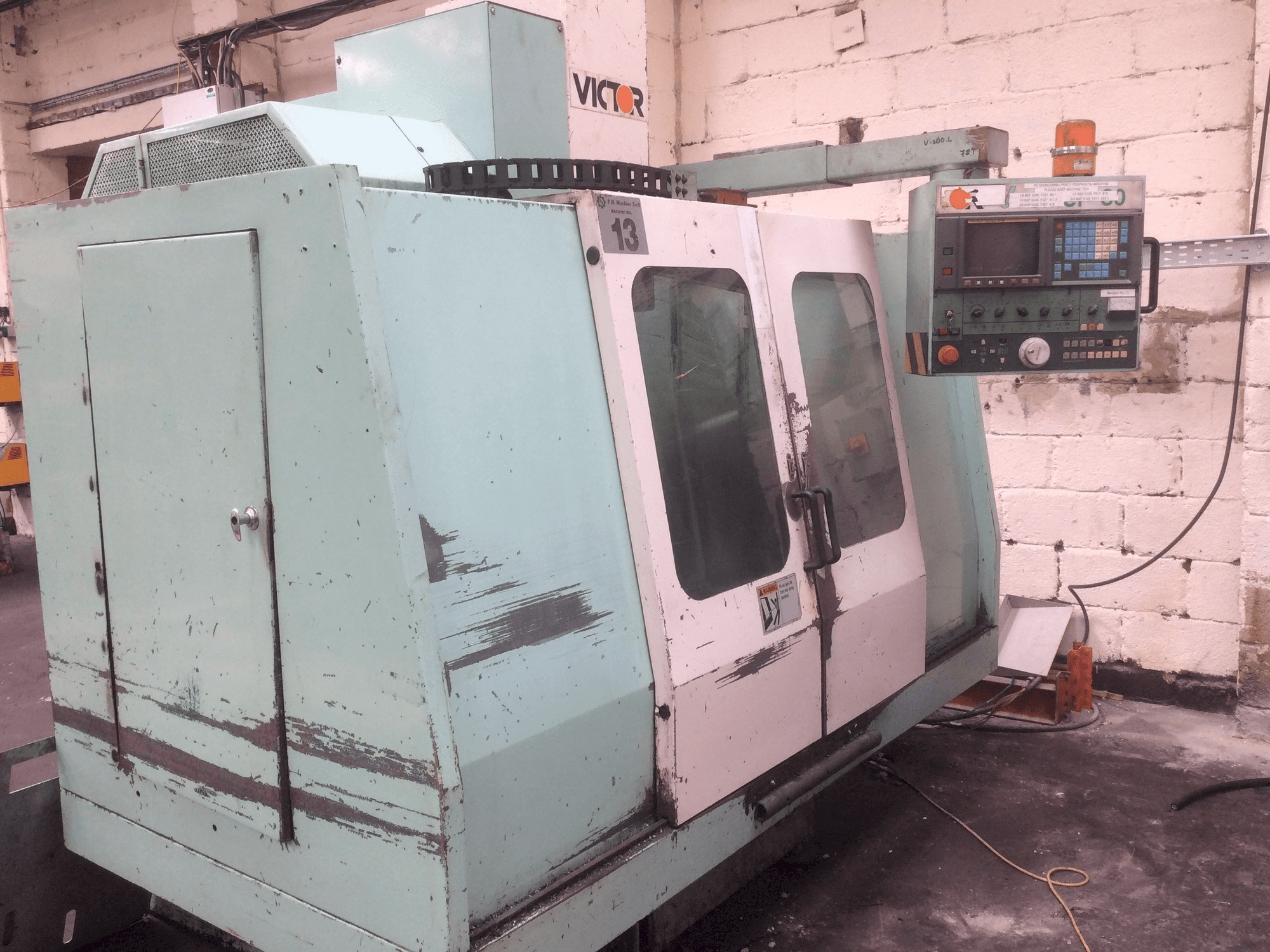 Prikaz stroja Victor V Center-80 sprijeda