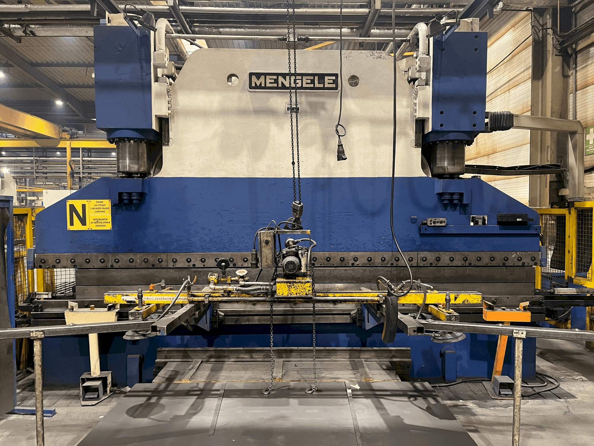 Prikaz stroja MENGELE D 400-3/5 sprijeda