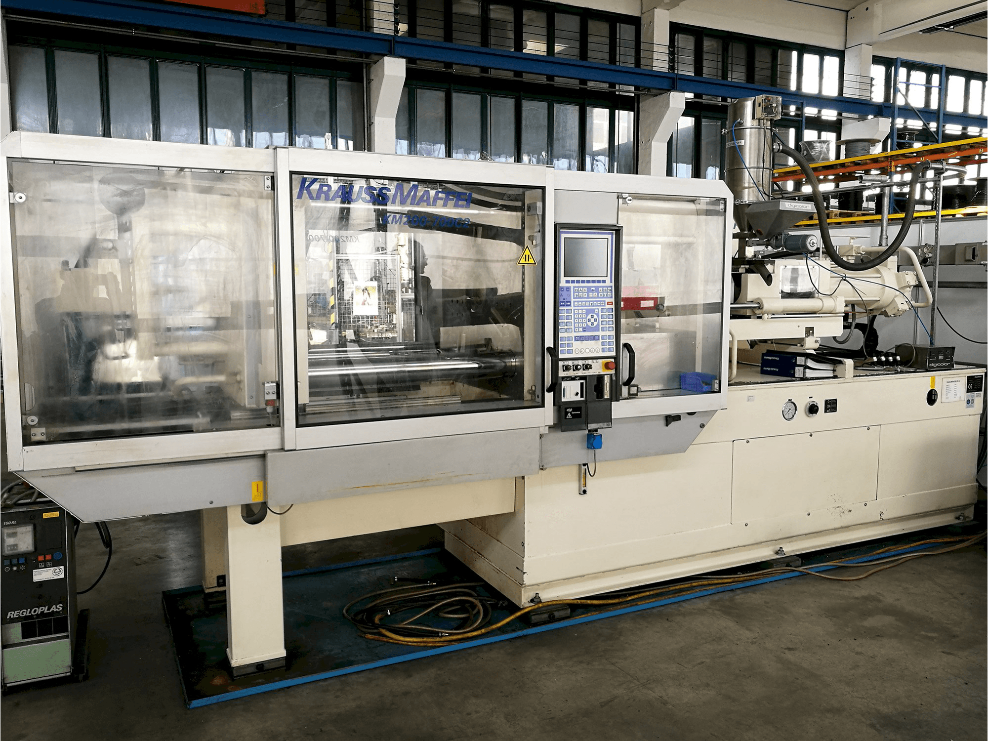 Prikaz stroja Krauss Maffei 200-700 C2 sprijeda