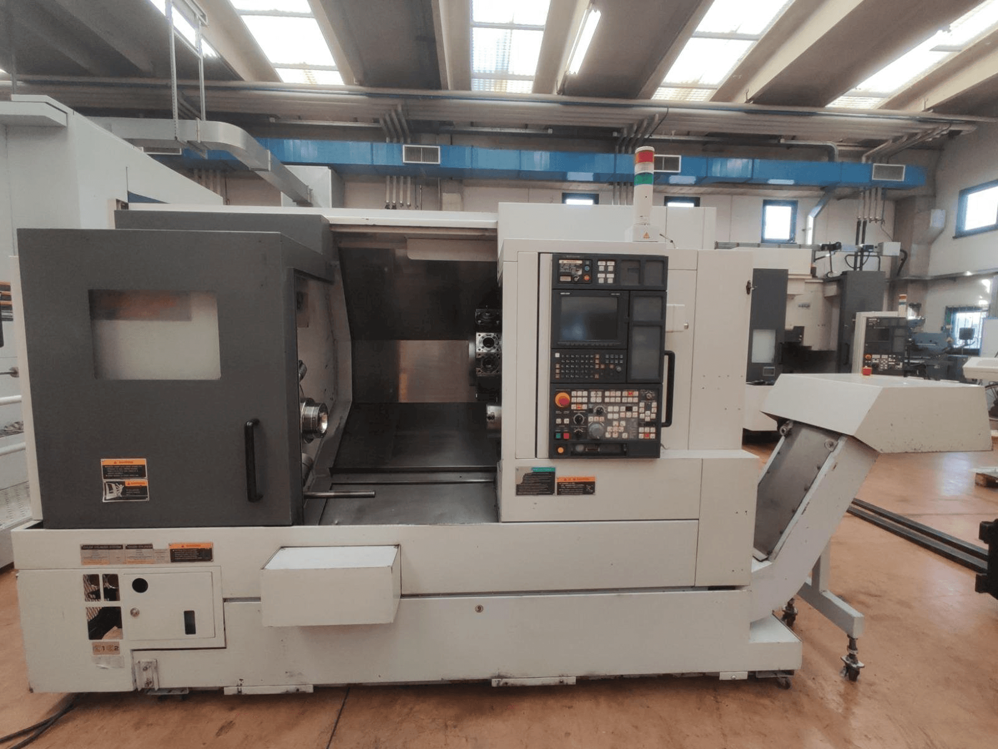 Prikaz stroja MORI SEIKI NL2500/700 SMC sprijeda