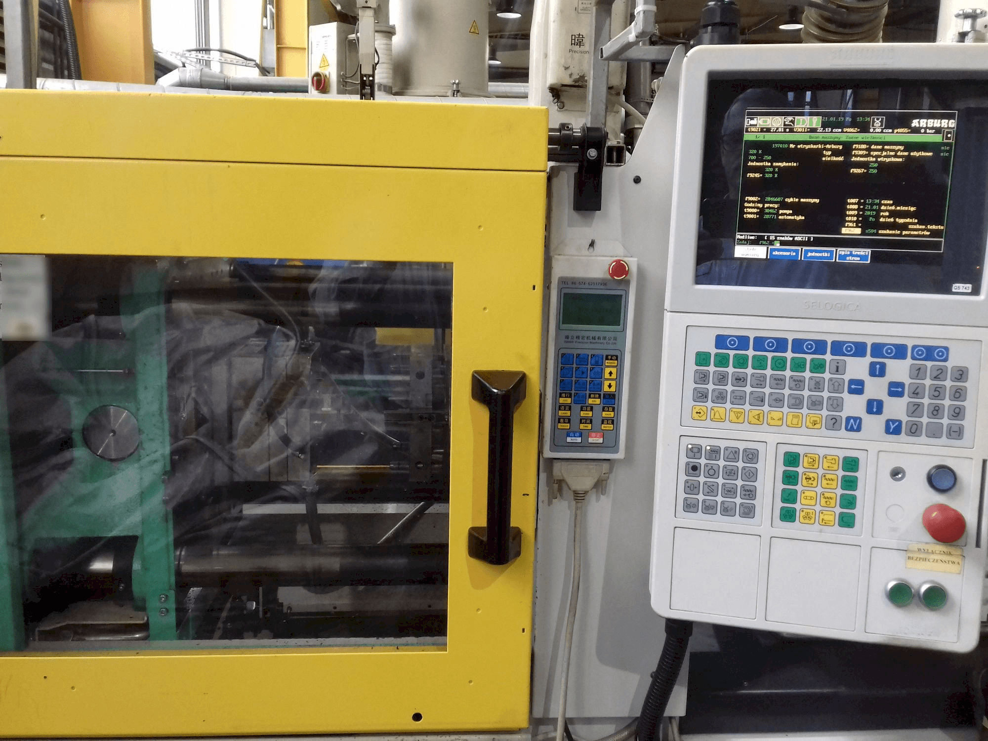 Prikaz stroja Arburg ALLROUNDER 320 K 700-250 sprijeda