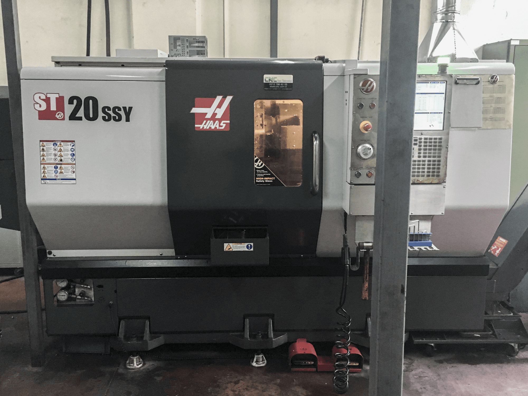 Prikaz stroja HAAS ST-20SSY sprijeda