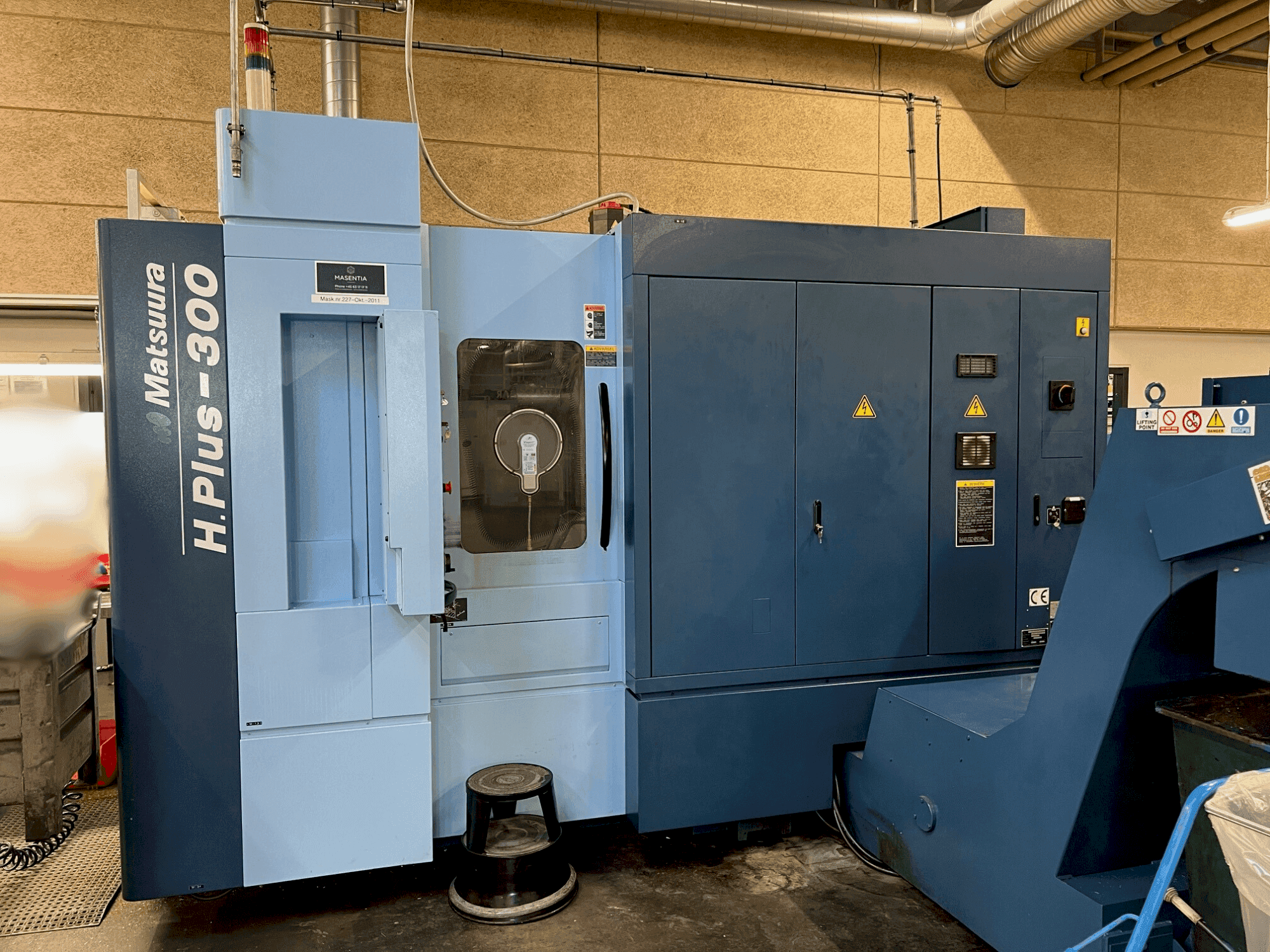 Prikaz stroja Matsuura H.PLUS-300 sprijeda