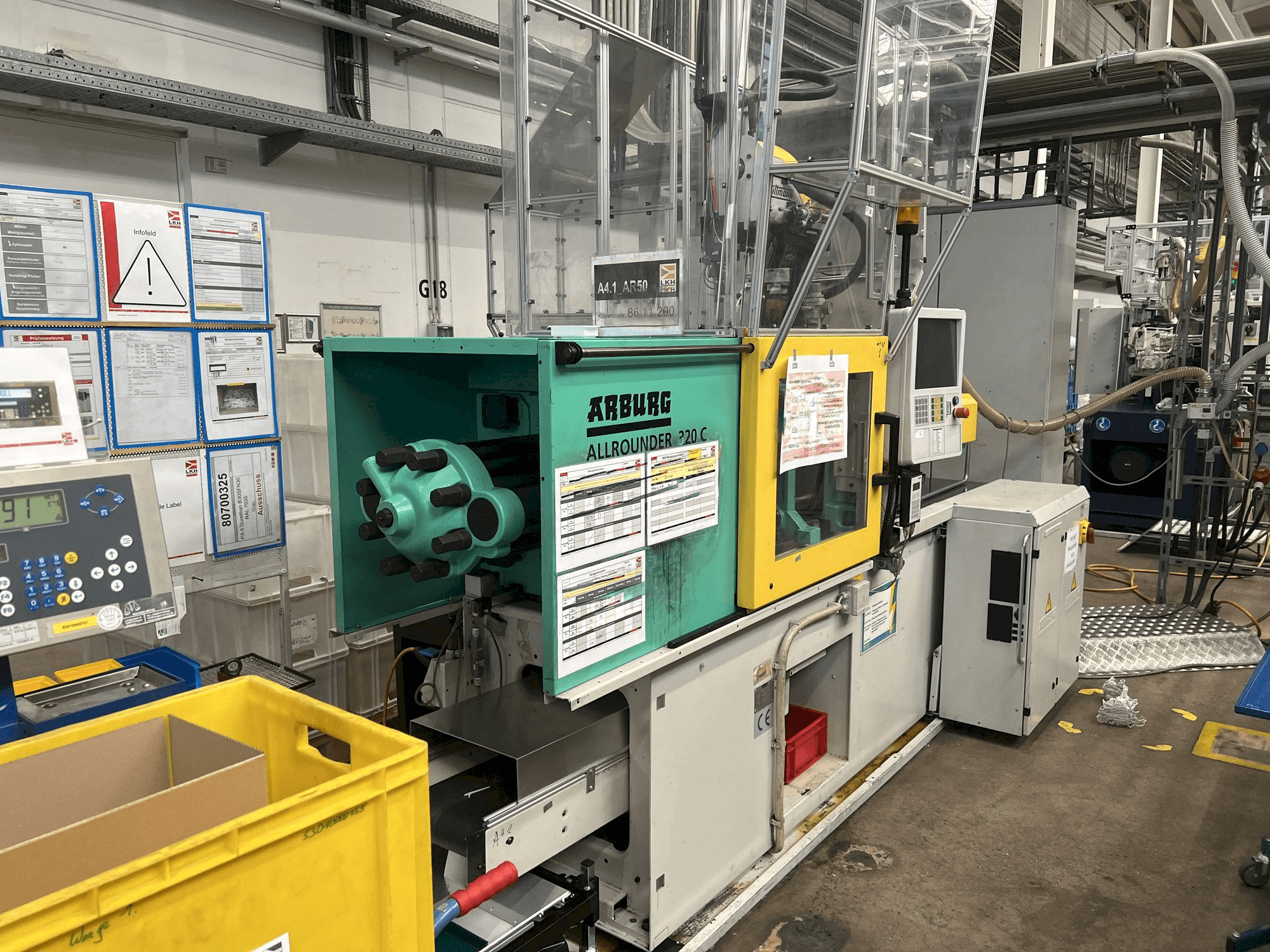 Prikaz lijeve strane stroja Arburg Allrounder 320C 500 - 170