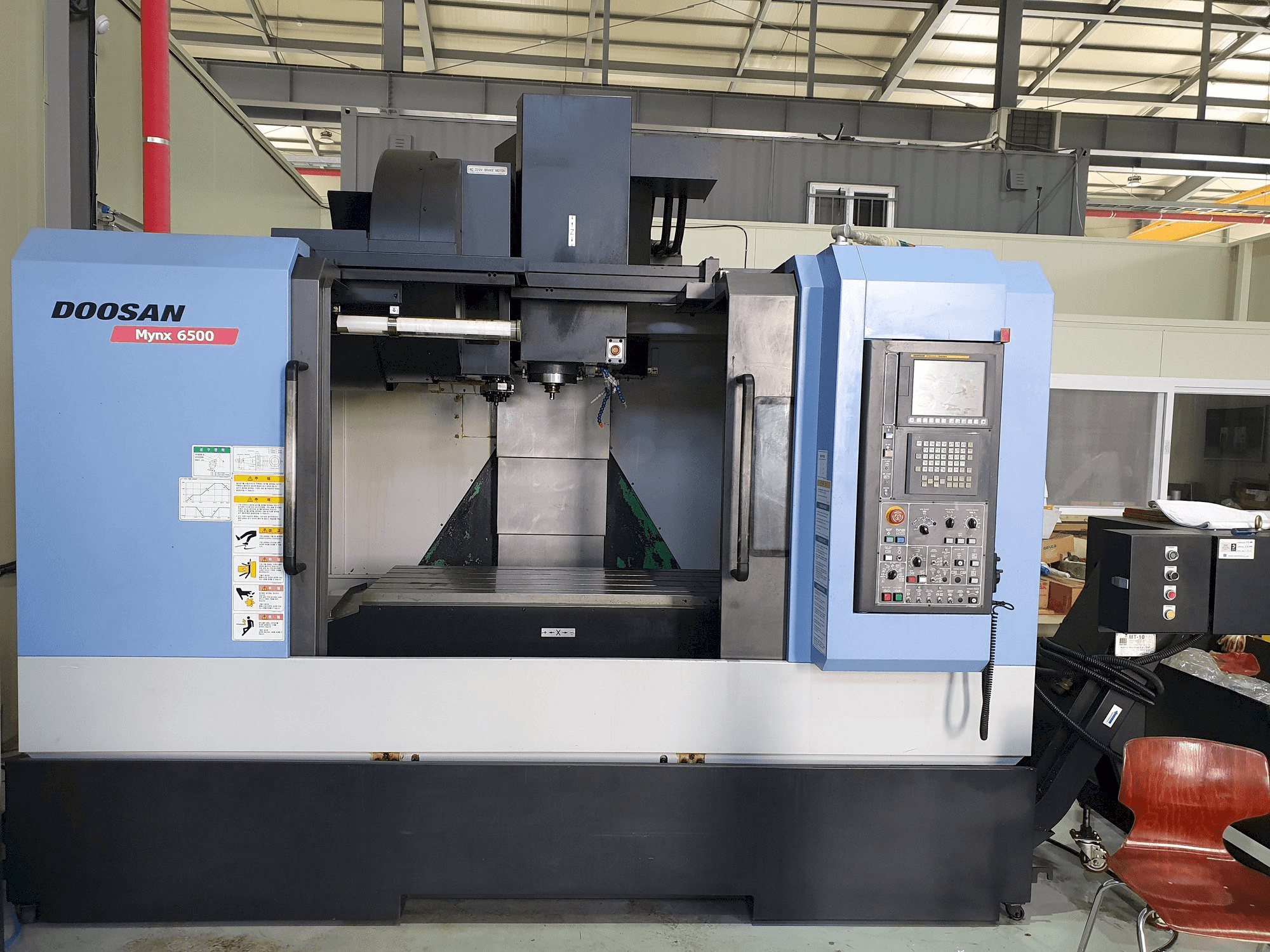 Prikaz stroja Doosan MYNX 6500 sprijeda