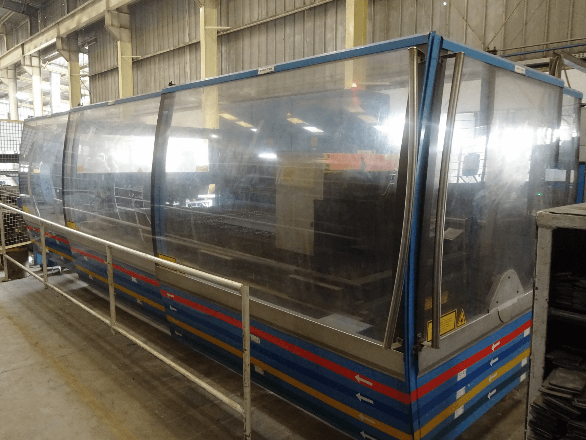 Prikaz stroja Prima Power Platino 2040 zdesna