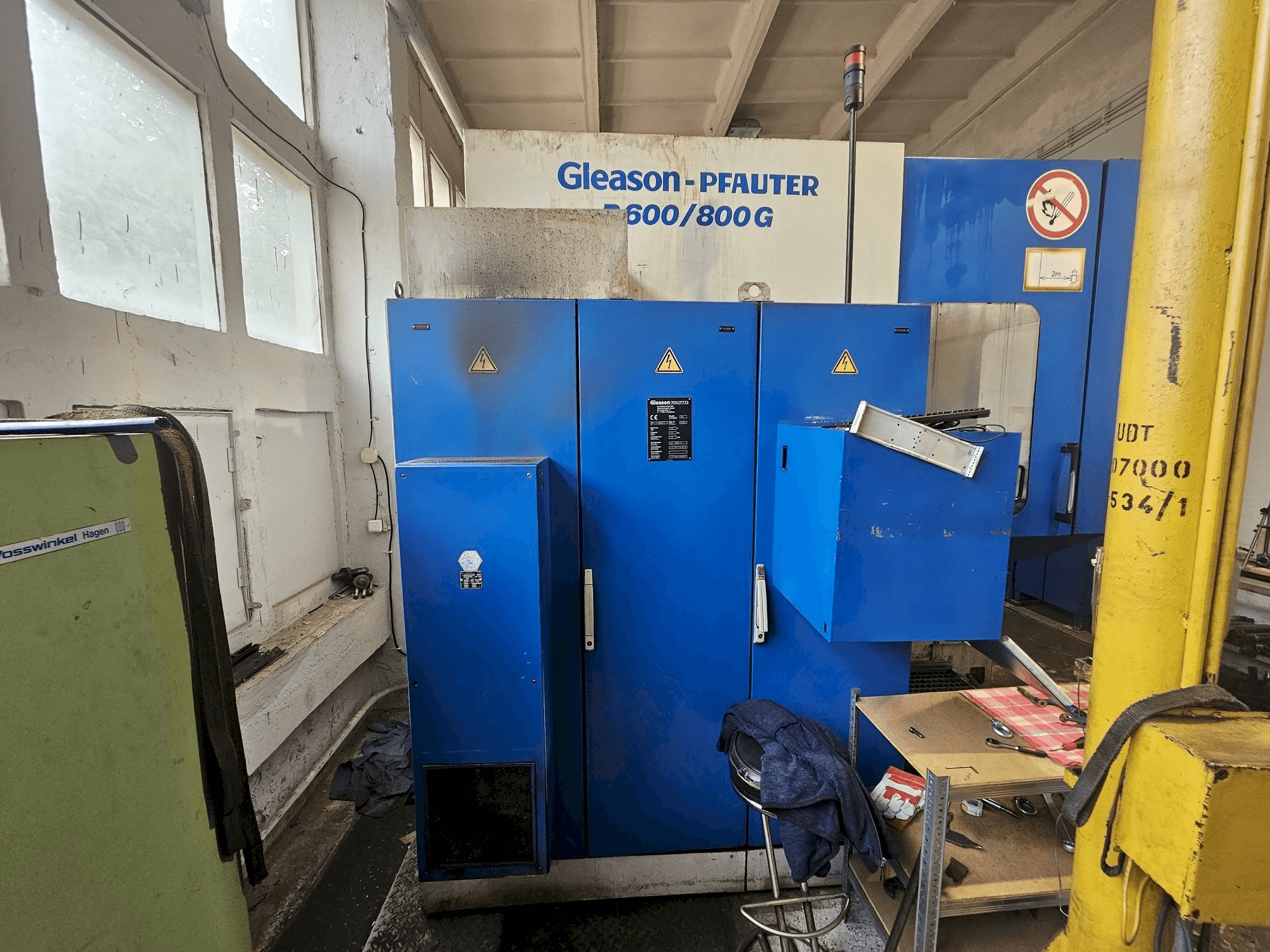 Prikaz stroja Gleason PFAUTER P600/800 G sprijeda