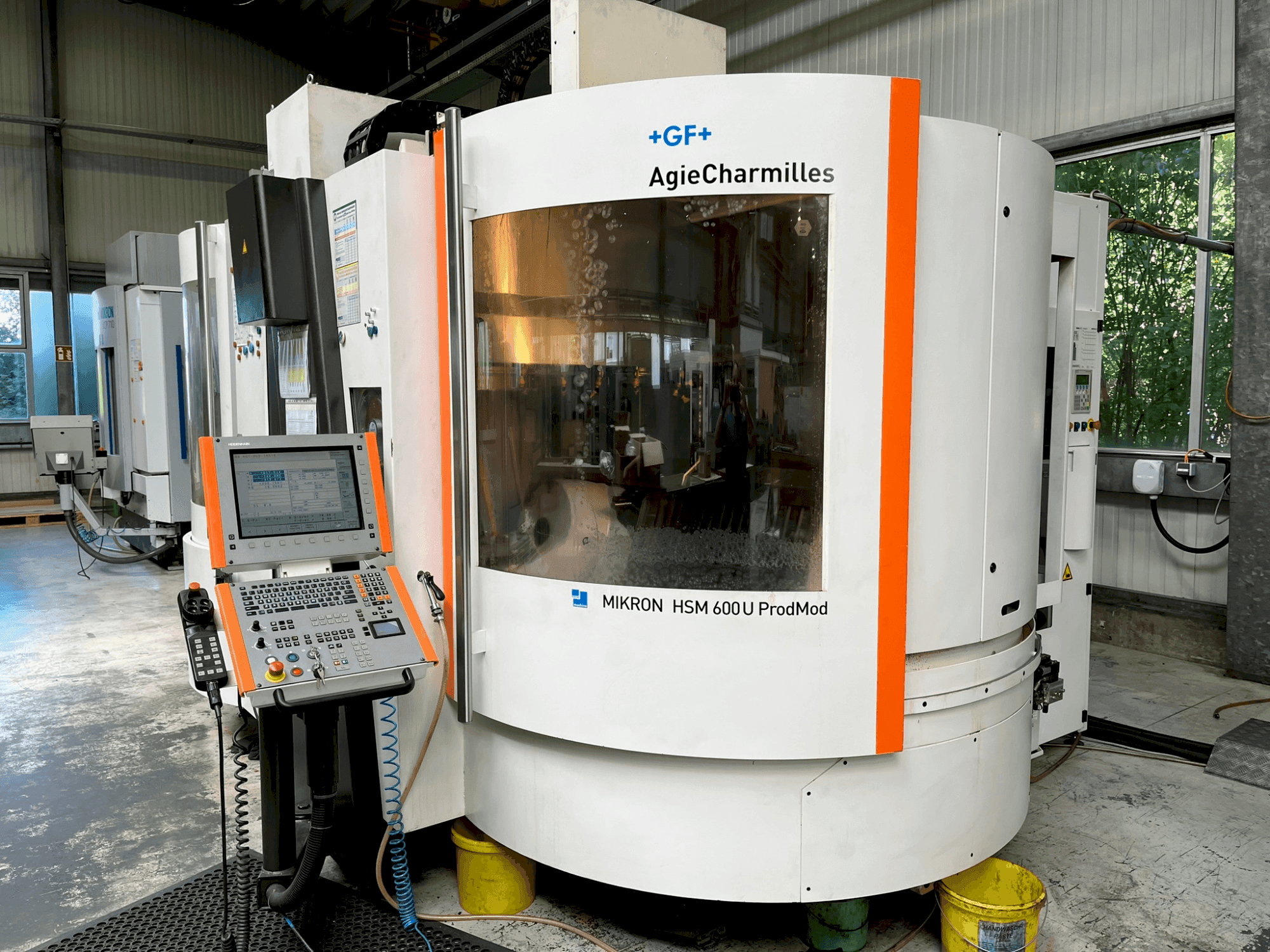 Prikaz stroja MIKRON HSM 600 U sprijeda