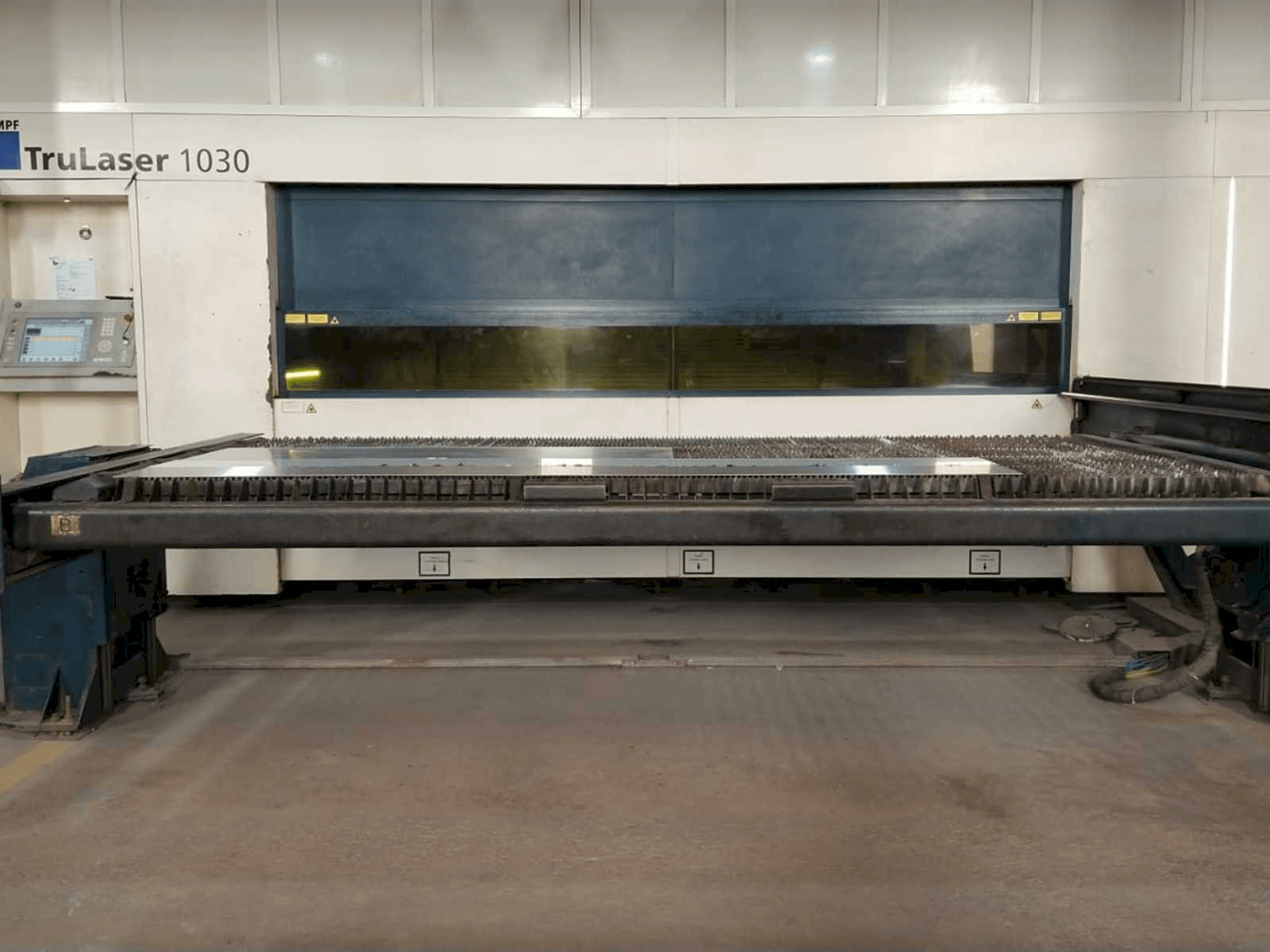 Prikaz stroja Trumpf True Laser 1030 sprijeda