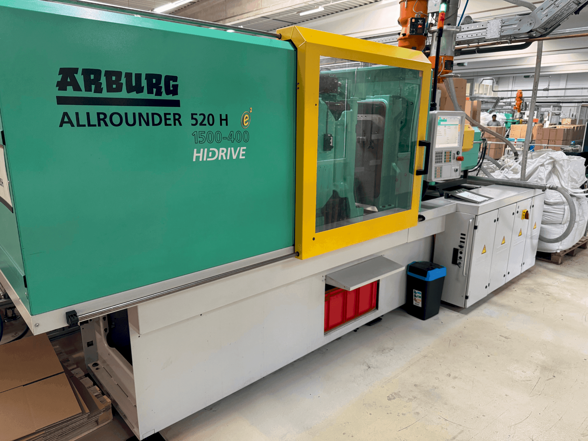 Prikaz stroja Arburg Allrounder 520H sprijeda
