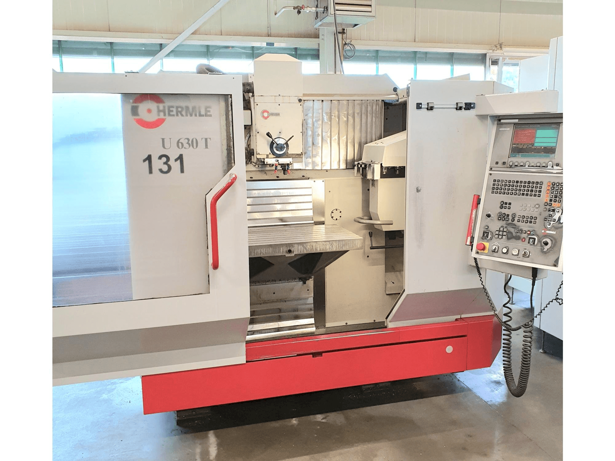 Prikaz stroja HERMLE U 630 sprijeda