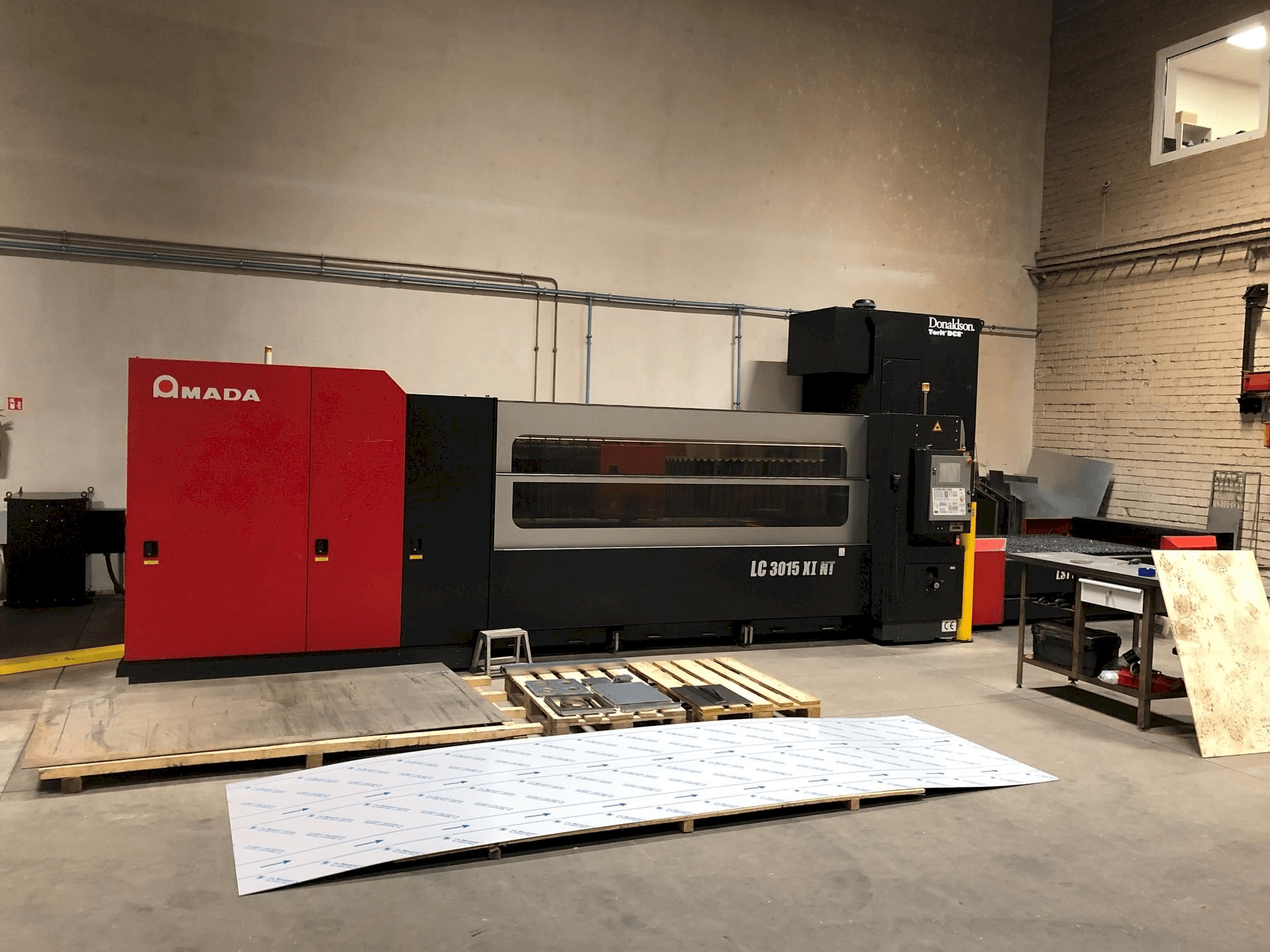 Prikaz stroja AMADA LC-3015 X1 NT sprijeda