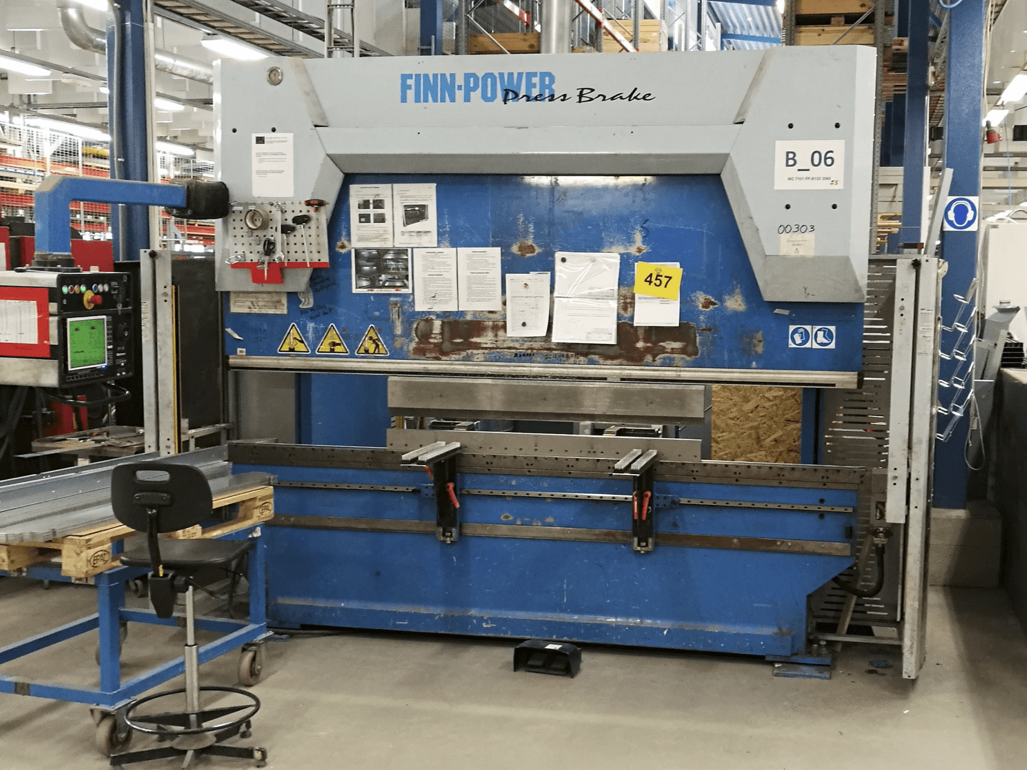 Prikaz stroja Finn-Power B 125-3060-C6W-GC sprijeda