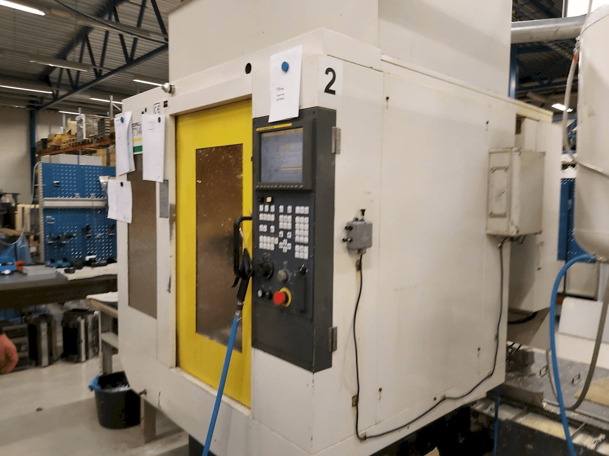 Prikaz stroja FANUC Robodrill alfa-T14iB sprijeda