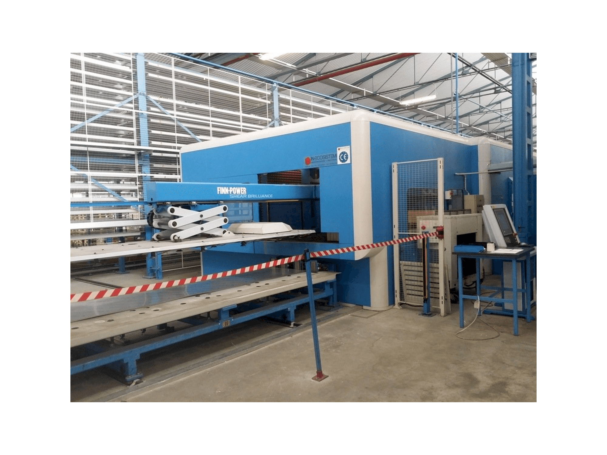 Prikaz stroja Finn-Power SB8 sprijeda