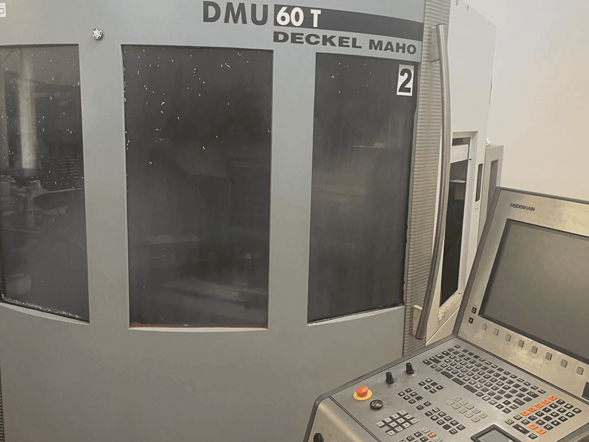 Prikaz stroja DMG DECKEL MAHO DMU 60T sprijeda