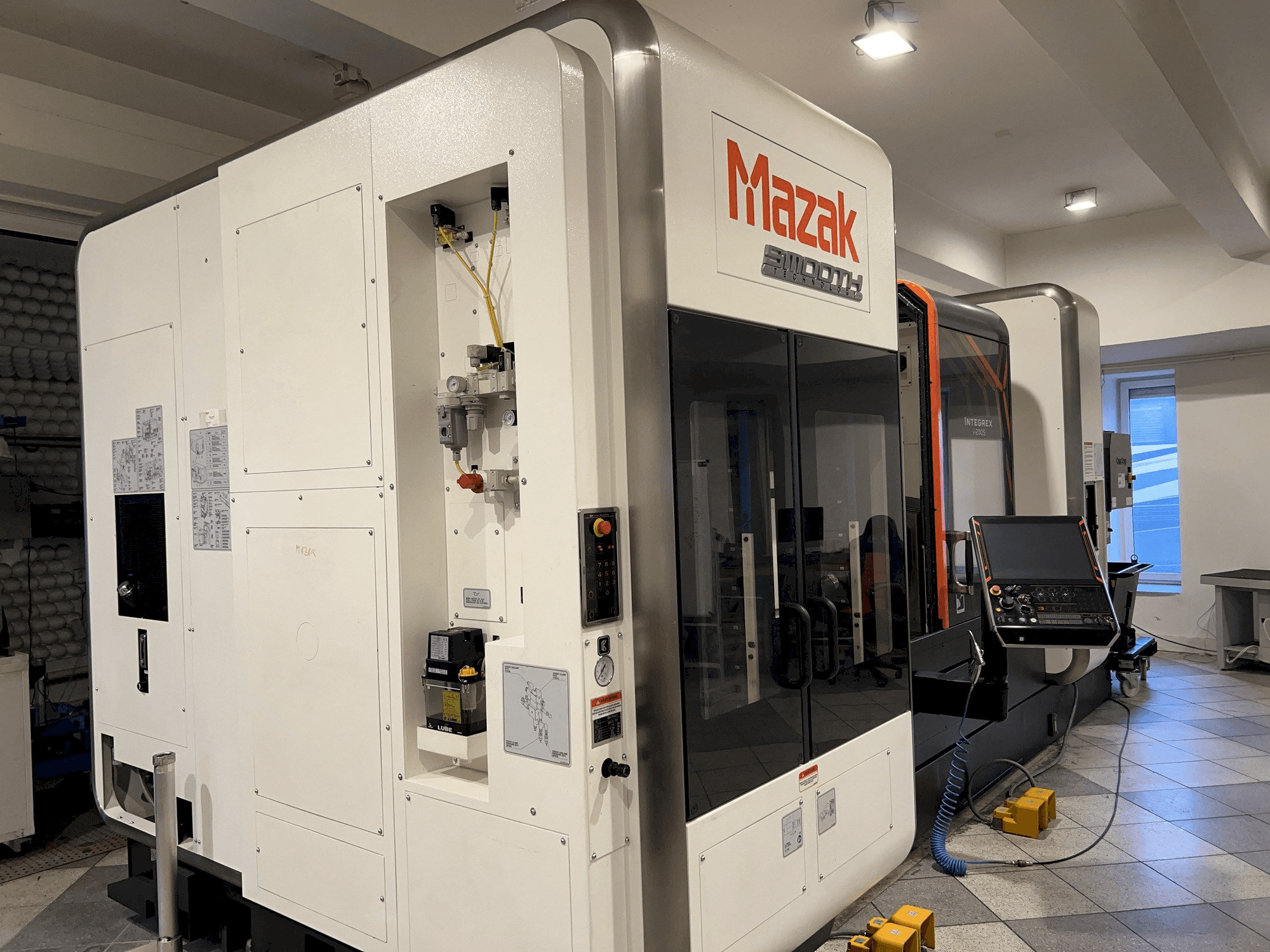 Prikaz stroja Mazak Integrex i-200S sprijeda