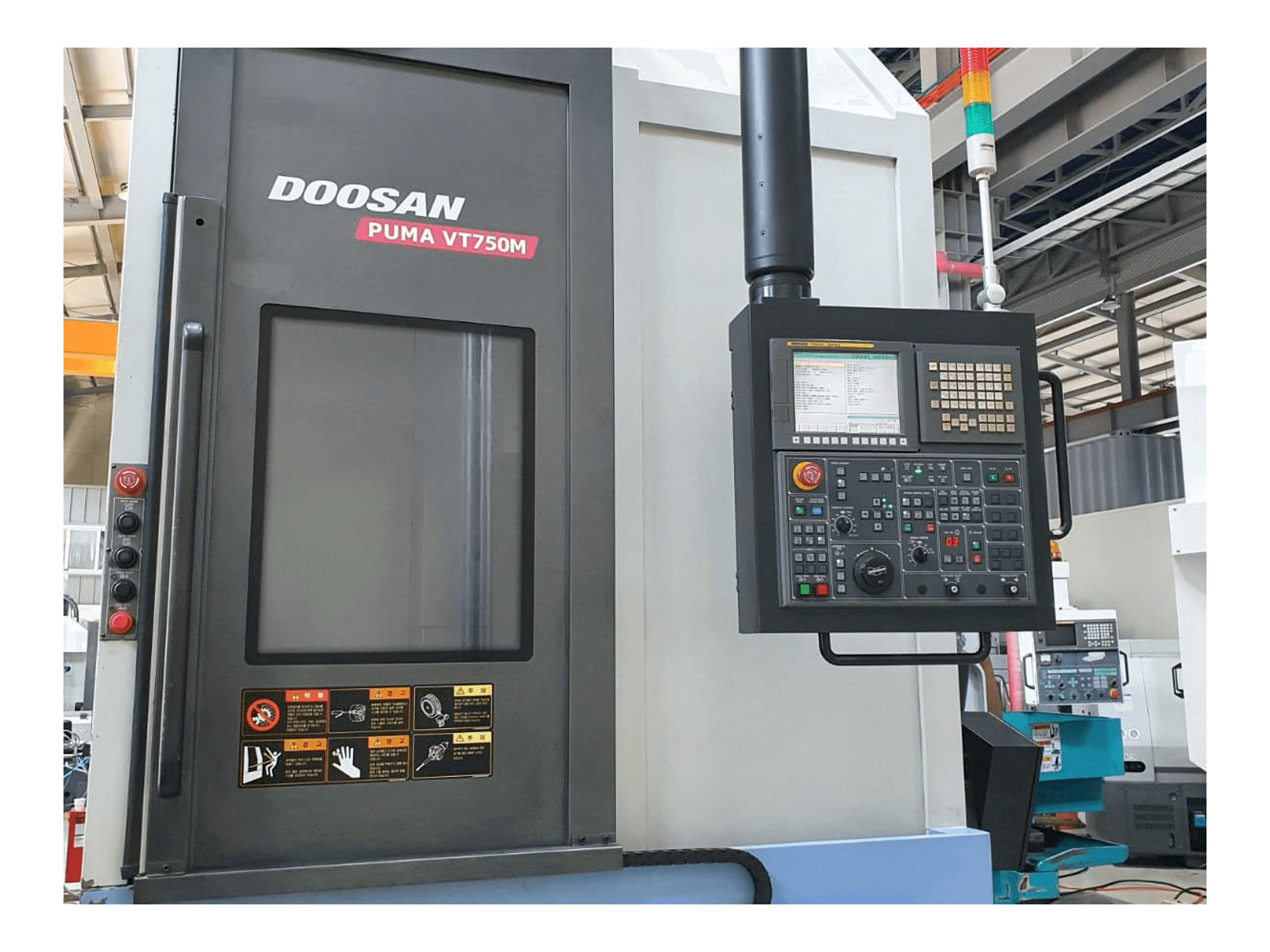 Prikaz stroja Doosan Puma VT750M sprijeda