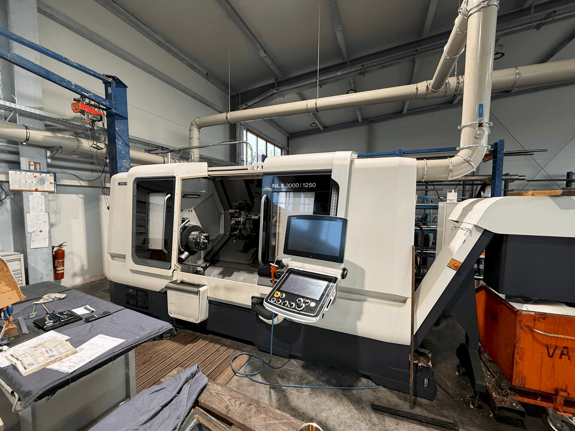 Prikaz stroja DMG MORI NLX 3000 Y / 1250 sprijeda